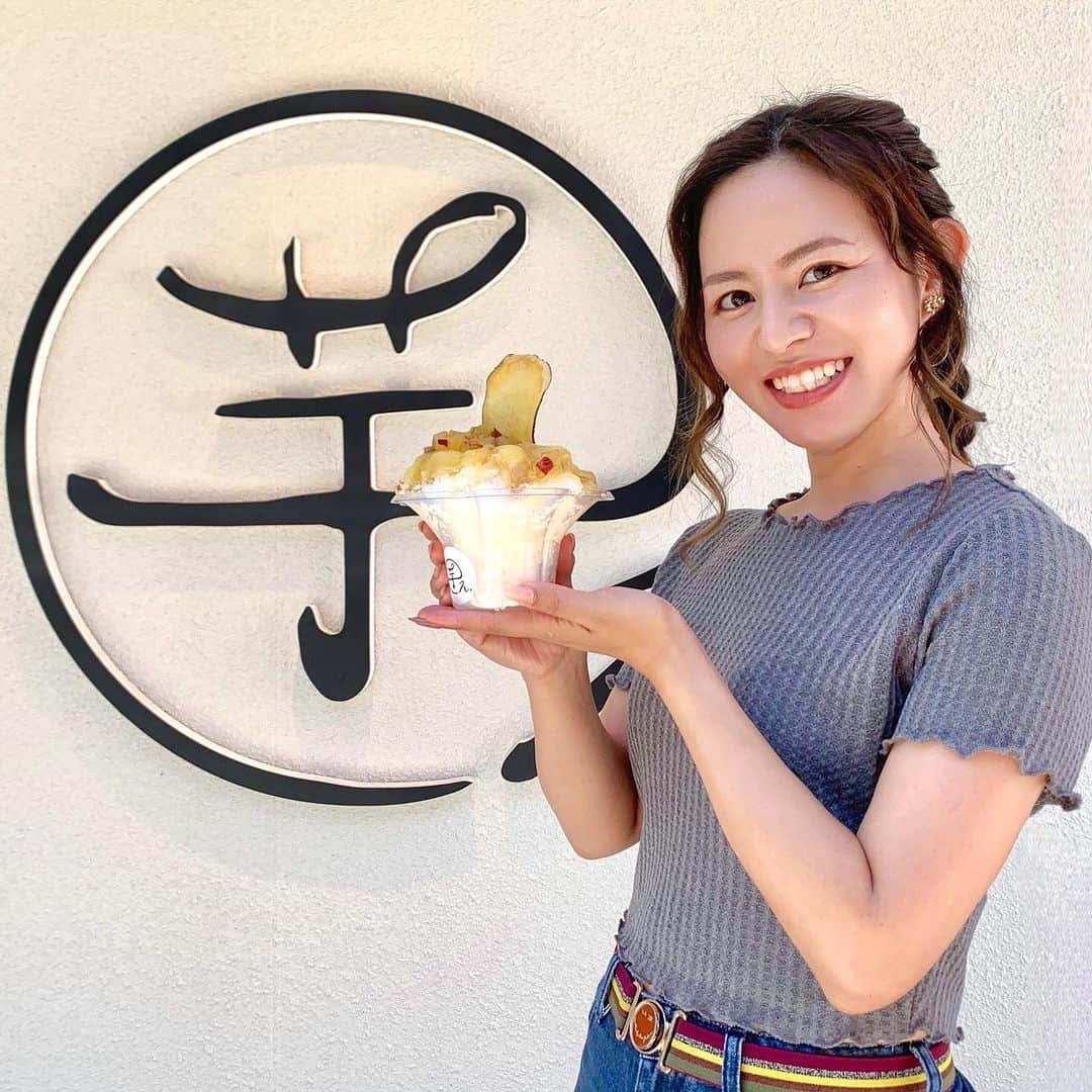 遊佐ちえみさんのインスタグラム写真 - (遊佐ちえみInstagram)「🍠×🍧  📍芋菓子や 芋えん 静岡県浜松市中区肴町317-11 ザ・パーク24 1階南側 📞053-569-6886  濃厚かき氷に出会いました💛  お芋好きにはたまらない🍠  お芋シロップたっぷりの 「芋えんかき氷」 ￥790 (税込)  贅沢に2種類のシロップを使ったかき氷！  ①芋シロップ 国産の紅はるかをペースト状にして砂糖を加えただけ！ お芋を存分に感じられるもったり食感💛 しっか ②ミルクシロップ 氷全体にかかっていて、まろやかな口どけ😌 やさしいミルクの甘さ🍼 お芋のシロップとは違う感じながら召し上がれます💛  さらに！中には、、 じっくりと焼き上げた 芋えんのしっとり密焼き芋が隠れています🍠 しっかりお芋を味わえるので 食べ応えもあります！！  上にはダイスカットされたお芋🍠と 大学芋に使っている醤油蜜、 お芋のチップスも加わることで 味だけでなく、様々な食感も🙆‍♀️  🧊氷のこだわり🧊 中央アルプスと南アルプスを東西に流れる 信州の深層天然水から作られた 高純度な純氷を使っています！！  贅沢すぎるかき氷🍠࿐✩ ぜひ、暑い日に夏を感じながら お召し上がりください♥️  ◾︎ 定休日  水曜日  ◾︎ 営業時間  月曜日～土曜日 11:00〜19:00   日曜日・祝日  11:00～18:00  ◾︎ 駐車場  無料駐車場なし ※立体駐車場（ザ・パーク24）が隣接しています。  ▶︎▷ Paypayご利用の方必見👀！！  間渕グループでは、Paypayでの決済で 最大3％ポイント還元付与のキャンペーン実施中！  期間：6/15～7/17  対象店舗⬇️  メルカート間渕 炭火バルMabuchi 食堂まぶち ATELIER CHOCOLAT ENTRE 芋菓子や　芋えん  ※各店舗により対象金額・上限ポイントは異なります。  アントゥルは1,500円以上が対象、 1回につき最大500Pt付与（⁼上限金額16,666円）  芋えんは500円以上が対象、 1回につき最大250Pt付与（⁼上限金額8,333円）  #芋えん #さつまいもスイーツ #お芋 #紅はるか #お芋のかき氷 #かき氷 #浜松スイーツ #浜松グルメ #浜松かき氷 #浜松観光 #静岡スイーツ #贅沢かき氷 #海の湖HAMANAジェンヌ #visit浜名湖」7月7日 19時00分 - yusa_cgram