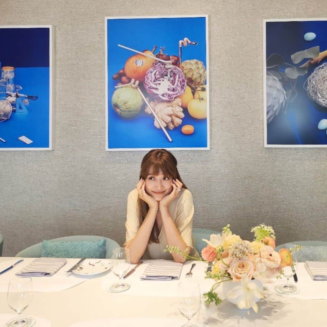 ヨンアさんのインスタグラム写真 - (ヨンアInstagram)「@blueboxcafenyc  ずっと楽しみにしていたランチ♡ 入り口から可愛くてご飯も美味しかった！ @tiffanyandco の中だから欲しいのが 多すぎて危なかったけど😂 #NYC#너무예쁨#티파니#블루박스」7月7日 9時21分 - youn1029