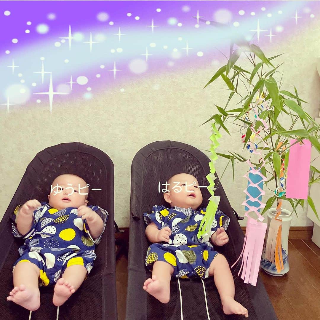 美甘子のインスタグラム：「今日は七夕🎋 ゆうピーとはるピーが健やかに元気ですくすくと育ちますように👬  #七夕 #双子 #ゆうピーはるピー #twinsbaby #双子のいる生活 #双子ママ #tanabata」