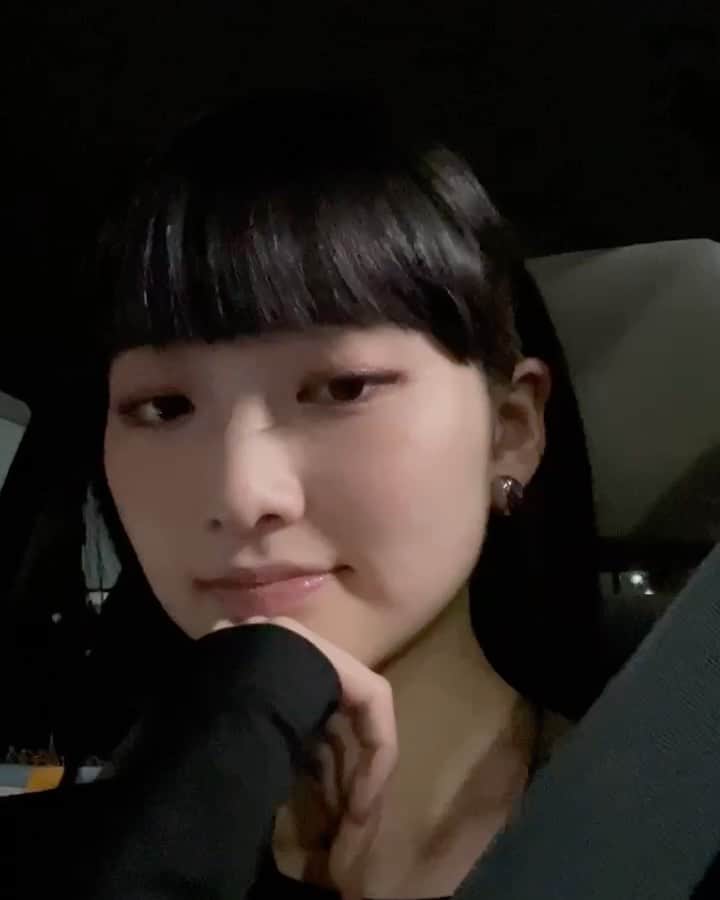 のインスタグラム：「. 【お知らせ】 interfmにて新しいラジオ番組『MUSIC CASA』に 出演させていただきます📻💫💫  まさか私がラジオ番組に出演する日が来るなんて、 ですよね。分かります。私が一番びっくりしてます。  音の家を意味するこの番組は皆様が気軽に帰ってきたくなるような温かい番組になればなと思います。  本日から毎週金曜日25:00~ です！ ぜひ聴いてください😉  #interfm #musiccasa」