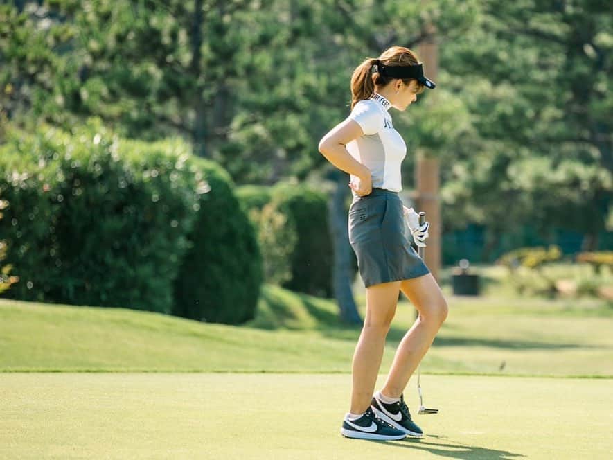 YUKAさんのインスタグラム写真 - (YUKAInstagram)「ロゴモックt🤍 @jyuichifeet   昨日もゴルフ場で見かけたけど、メンズウェアもカッコ良い。是非チェックしてみてね☺️✨  #golf#golfwear#golfer#高尔夫球#福岡ゴルフ#夜須高原カントリークラブ #九州ゴルファー#ゴルフ#ゴルフ好き#ゴルフコーデ#ゴルフウェア#ゴルフ女子」7月7日 9時33分 - yuka_golf_glam