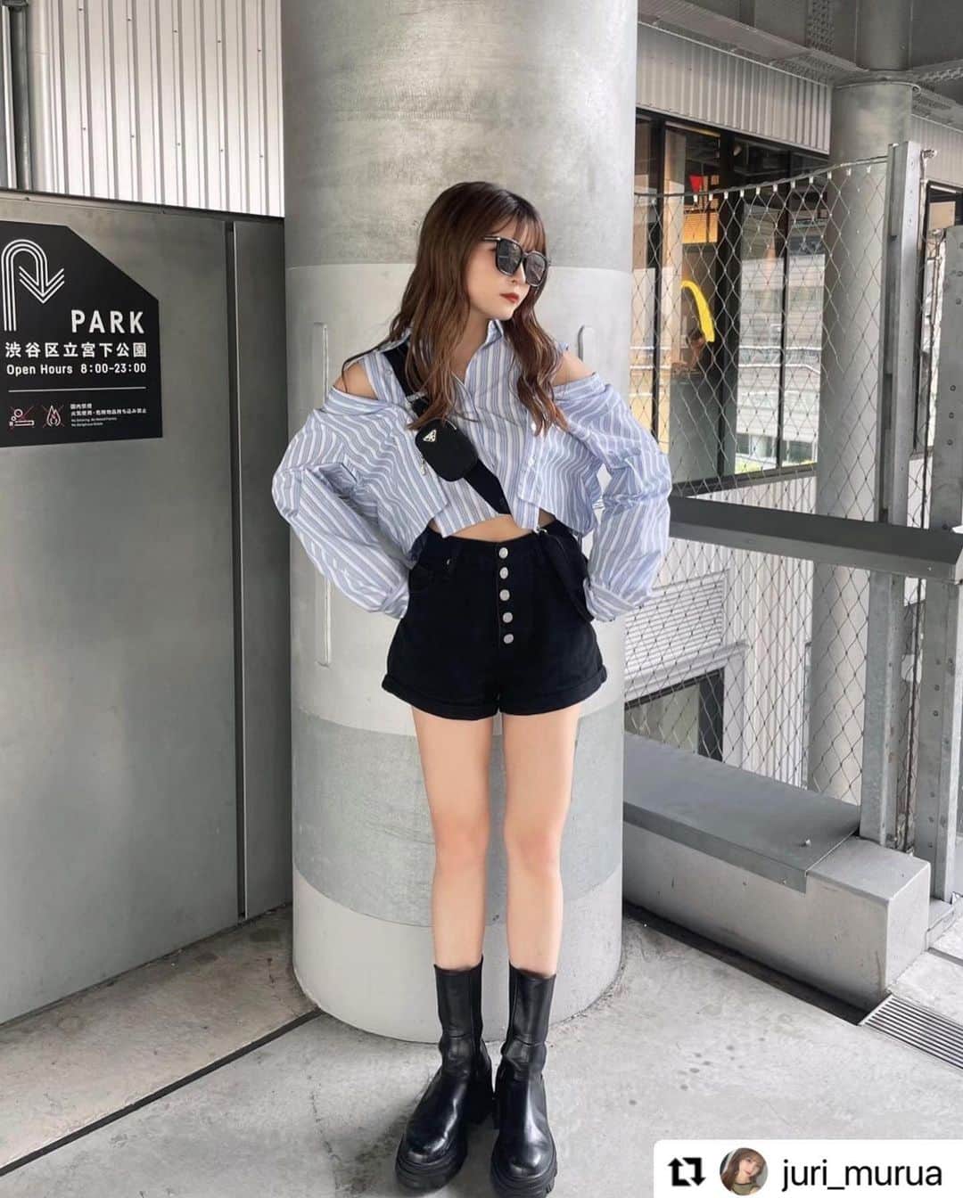 MURUAのインスタグラム：「#Repost @juri_murua with @use.repost ・・・ .  大人気のあの2wayシャツが再入荷だよー♡  即完売だったストライプに加えて、GRYとGRNの新色もあるよん！！  今の時期にも建物とか電車とか肌寒いときに羽織りとして使えるし、秋には主役だよね♡  きっとこの再販も秒で完売しそうだから急いでチェックしてね🥵💦 【 @juri_murua 】TOPのURLからチェックできます🕊️  #murua #murua_snap #ootd #ootdfashion #coordinate #fashion #murua2023ss」
