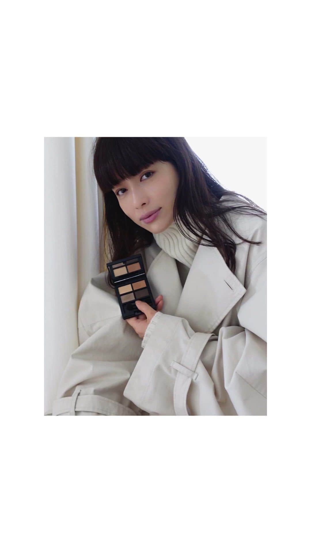 JUNNAのインスタグラム：「@celvoke.jp  Celvoke A/W Makeup Collection 7月7日(金)本日よりCelvoke直営店／Celvoke公式オンラインストアにてご予約開始です  お気に入りのトレンチコートに合わせた 主役コスメは #トレンチコートアイシャドウ (ヴァティック アイパレット 09)  今回のメイクに使用したもの ⬇︎ 🍁シームレスフェイスパレット 悩みごとに特化した6種のカラーがシミ、クマ、ニキビ跡etc...肌悩みをカバー！硬めのコンシーラーはかなりカバー力高め。  🍁スキンレゾネート リキッドファンデーション 83%美容液成分！軽やかでスキンケア感覚。潤い溢れた極薄膜でつるんとした艶肌に仕上がり。  🍁 ヴァティック アイパレット 09 ニュアンスの異なるベージュトーンのレイヤードで作る、洗練された目元。上質なトレンチコートのようにタイムレスに愛される秋の定番パレットになりそう。  🍁 アラウズ リップス 08 初めてトライしたモード感漂うモーヴリップ ツボクサエキス をはじめ、5種類の植物由来美容成分配合。 唇の荒れを防ぎながらリップメイクが楽しめるティントリップバーム。  #Celvoke #セルヴォーク #秋コスメ2023#秋コスメ」