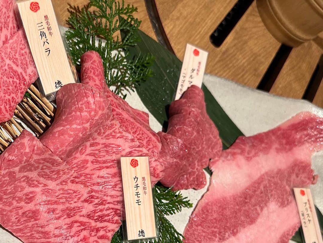 あべこさんのインスタグラム写真 - (あべこInstagram)「京都でいただいた美味しい信州牛✨  お肉の前にいただいた九条ネギのサラダが美味しくて、お肉も相当期待しちゃったのですが、焼肉も焼きすきもお寿司もみぞれしゃぶも全てやらわかくて本当に絶品でした💕また行きたいっっ‼️  #京都 #京都祇園和牛焼肉徳 #信州プレミアム牛肉」7月7日 10時11分 - abekopan
