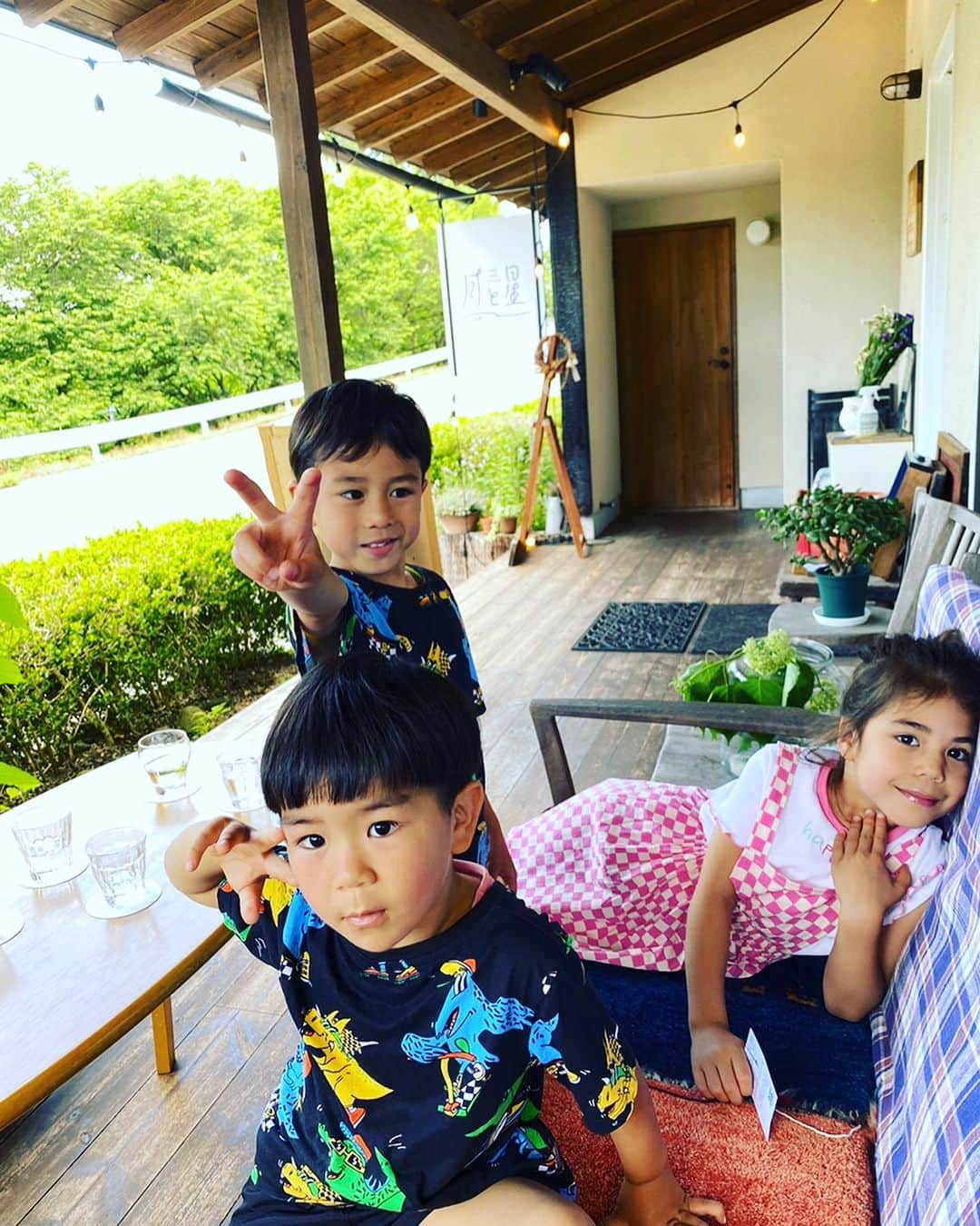 眞庭城聖さんのインスタグラム写真 - (眞庭城聖Instagram)「Happy 5th birthday 愛聖🎊  1年前からお姉ちゃんとして成長したのかな？って部分もあるしめちゃくちゃ面倒見の良いお姉ちゃんになったり振り幅がでかい😆 ぶりっ子な顔もできるし変顔もできるしピーピーのワガママ女の子やけどそれも今だけしか見れない表情として楽しませてもらってます！  今回はスペイン遠征で一緒に祝えず残念やけど帰ってきて祝うことを楽しみに頑張ってきます🥳  #happybirthday #ami #愛聖 #5歳 #七夕 #daughter #ピンクモンスター #ピーピー女 #CoCo壱大好き女」7月7日 10時13分 - money_0527