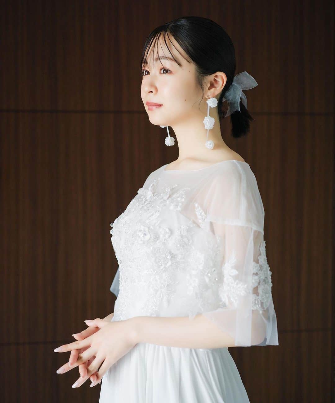 ♡プラコレWedding·⋆*さんのインスタグラム写真 - (♡プラコレWedding·⋆*Instagram)「. . PLACOLE＆DRESSY(プラコレ＆ドレシー) 7月cover 女優 莉子  『個性が煌めく魔法の言葉』 “100人の人生に100通りに煌めく魔法をかける"をテーマに創設された ラグジュアリーブランドであるPLACOLE ＆ DRESSY。 私たちはウェディングドレスを中心に最先端で 価値あるものを発信するファッションメディアです。 個性を大切にするブランドだからこそ、その人の中にある、 たくさんの個性も、自分自身を認めてあげたい、そんな思いを込めて。  - 莉子 2002年12月4日、神奈川県出身。 ドラマ「ブラックシンデレラ」で主演を務めて以降、 「ファイトソング(TBS)」や映画『君が落とした青空』や 『女子高生に殺されたい』など2022年は数々の話題作に14作品の出演を果たす。 今年初挑戦した舞台「聖なる怪物」の好演も話題を呼び、 日本テレビ系7月期新土曜ドラマ「最高の教師 1年後、私は生徒に■された」にも 出演が控える期待の若手女優。 . . #莉子 #カバーモデル #特別な時代を過ごす花嫁へ #プラコレ #DRESSY花嫁 #美花嫁図鑑 #farnyレポ #プレ花嫁 #卒花 #花嫁 #卒花嫁 #結婚 #結婚式 #プレゼント #ウェディングドレス #結婚観 #ウェディングフォト #取材 #インタビュー #芸能人 #女優 #モデル #プロポーズ #プロポーズされたら #ドレス迷子 #運命のドレス #dressyonline」7月7日 10時14分 - placole_dressy