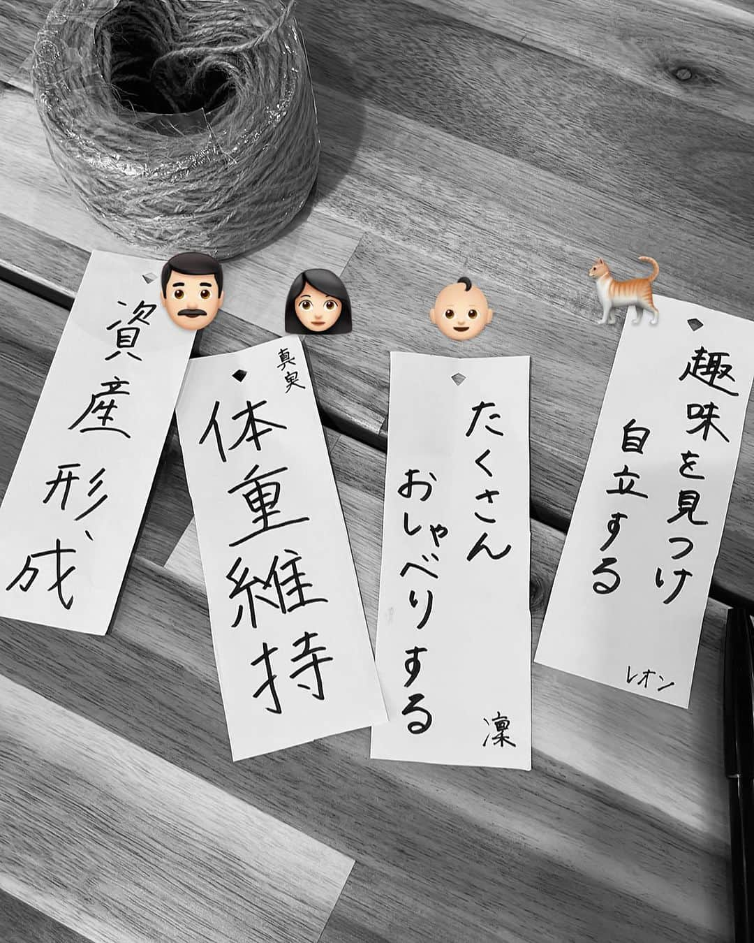 持永真実さんのインスタグラム写真 - (持永真実Instagram)「本日7/7は 2回目の結婚記念日  仕事で不在だけど 朝イチメッセージくれました👨🏻💌 来週から沖縄旅行なので楽しみ😎  いつもいろんな節目やイベント時に 手紙を書いているけど 毎回書いてることほぼ一緒だなって思った。 この先もずっと変わらない手紙を書きたいです☺️  (念願だった)指輪は 去年の10月に贈ってもらいました🤭💍  そして我が家の決意表明のような短冊2023。笑  ただただみんなが幸せで在りますように🎋🙏💫  #七夕 #結婚記念日」7月7日 10時28分 - mami_mochinaga