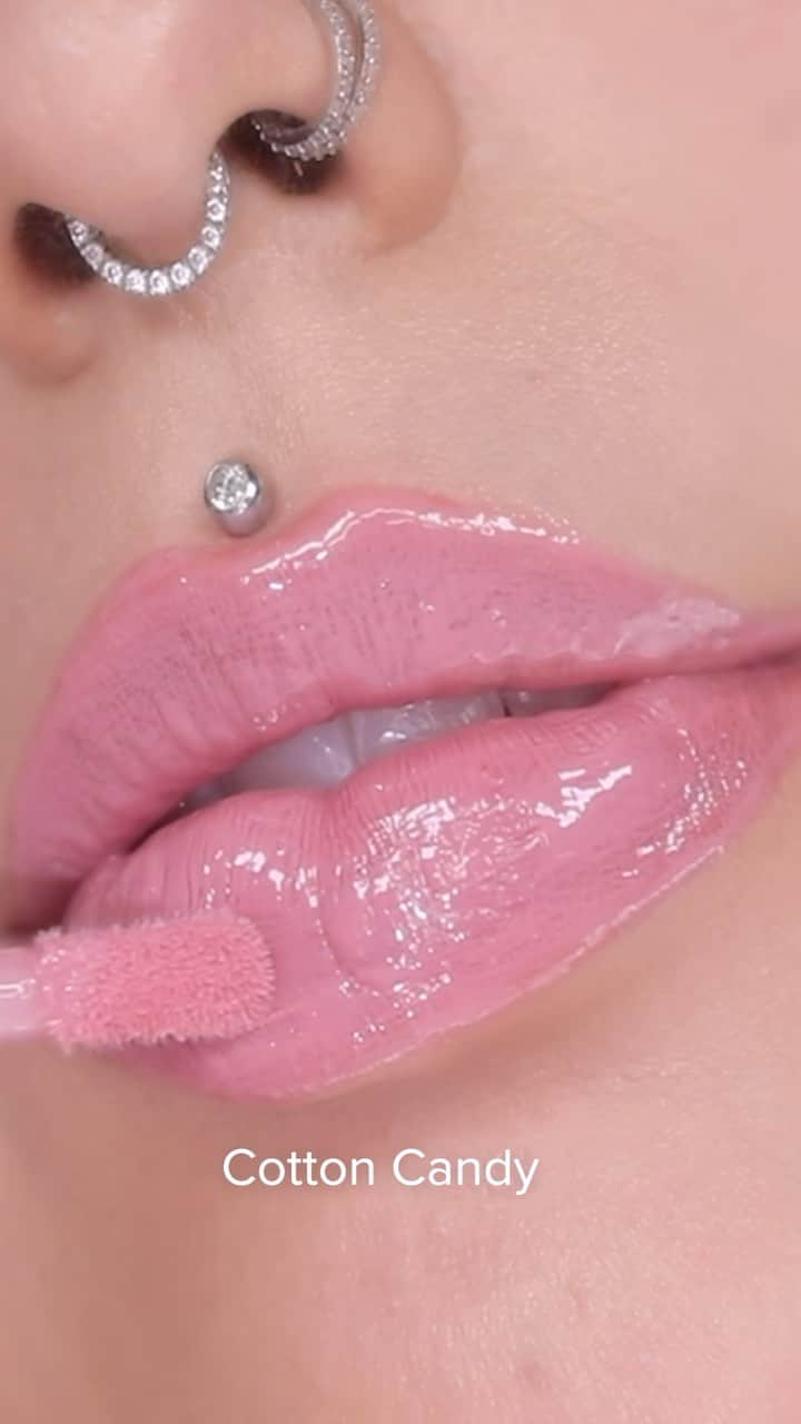 ヤスミナ・ダニエルのインスタグラム：「Which shade is your favourite? ☀️👄 AD @AnastasiaBeverlyHills New Summer Lipglosses ✨ Perfect on bare lips or paired with your favourite liner and lipstick 😍  #AnastasiaBeverlyHills #ABHCOSMOS」