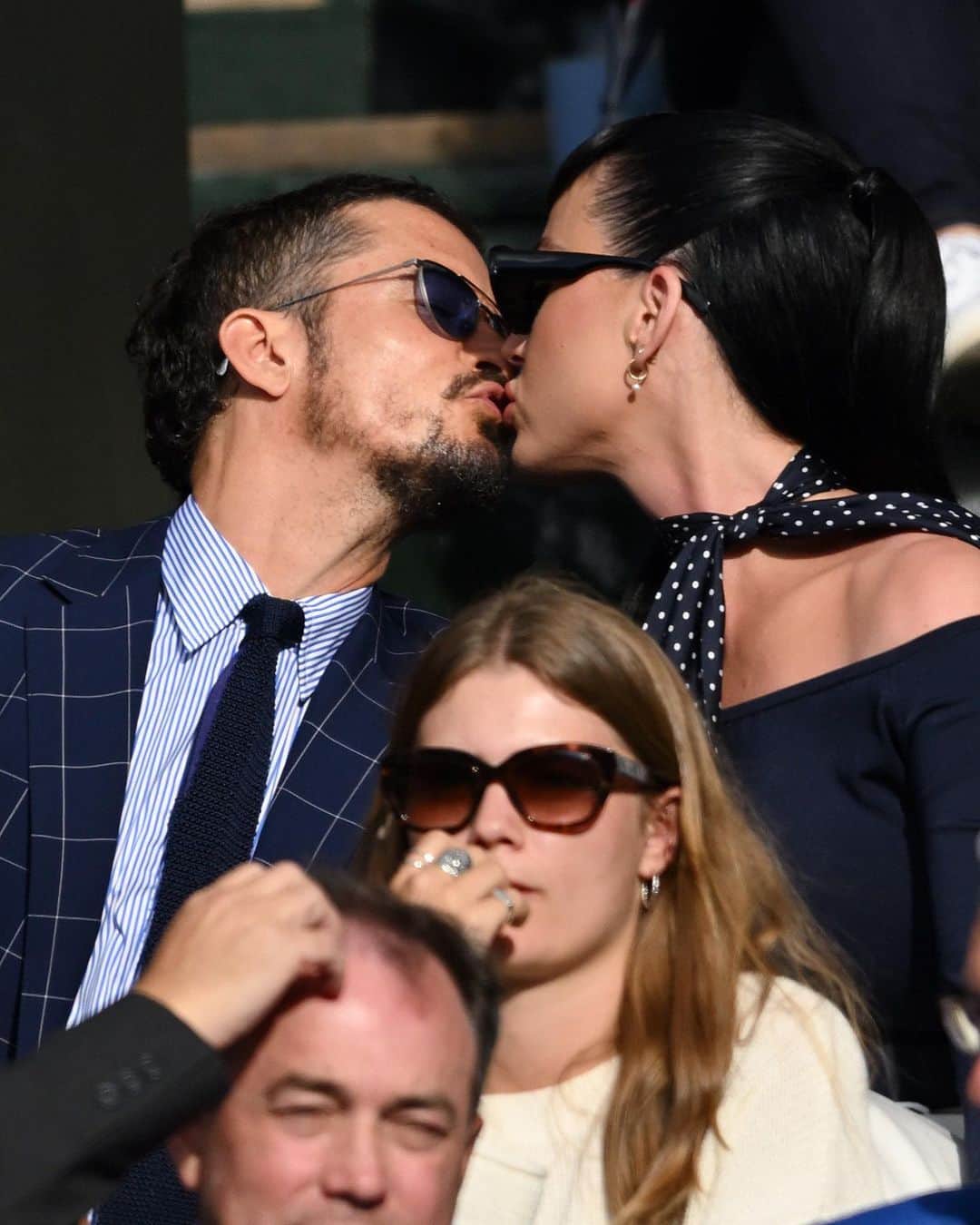Just Jaredさんのインスタグラム写真 - (Just JaredInstagram)「Katy Perry and Orlando Bloom share a kiss, and show off their relatable reactions, during day three of Wimbledon in London #KatyPerry #OrlandoBloom Photos: Getty, SplashNews」7月7日 10時34分 - justjared