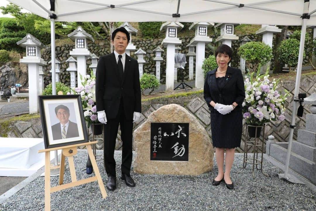 高市早苗のインスタグラム：「7月1日 故 安倍晋三元総理「留魂碑」除幕式」