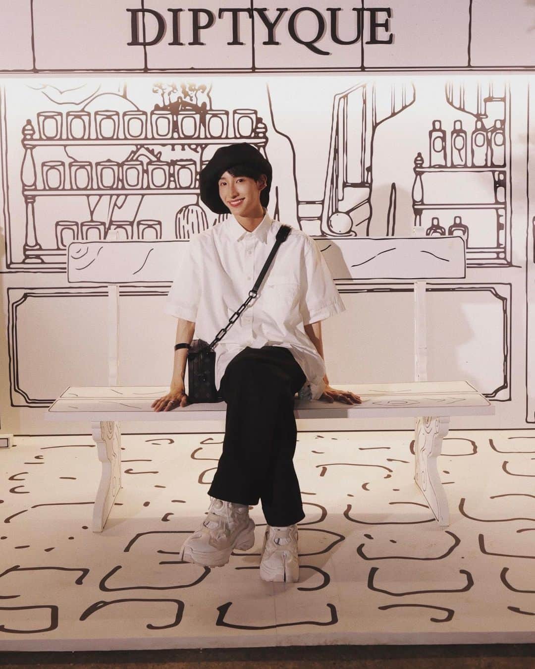 緒形りょうのインスタグラム：「@diptyque とても品があってキャンドルを焚くと空気がすーっと落ち着くから 昔から大好きなの！ だからこの空間にいれてとても幸せだった 🕯️💐  Thank you @kayokohirao San 🫶🏻🥰  #diptyqueunairdeparis #diptyqueパリの空気 #diptyque #diptyqueparis」