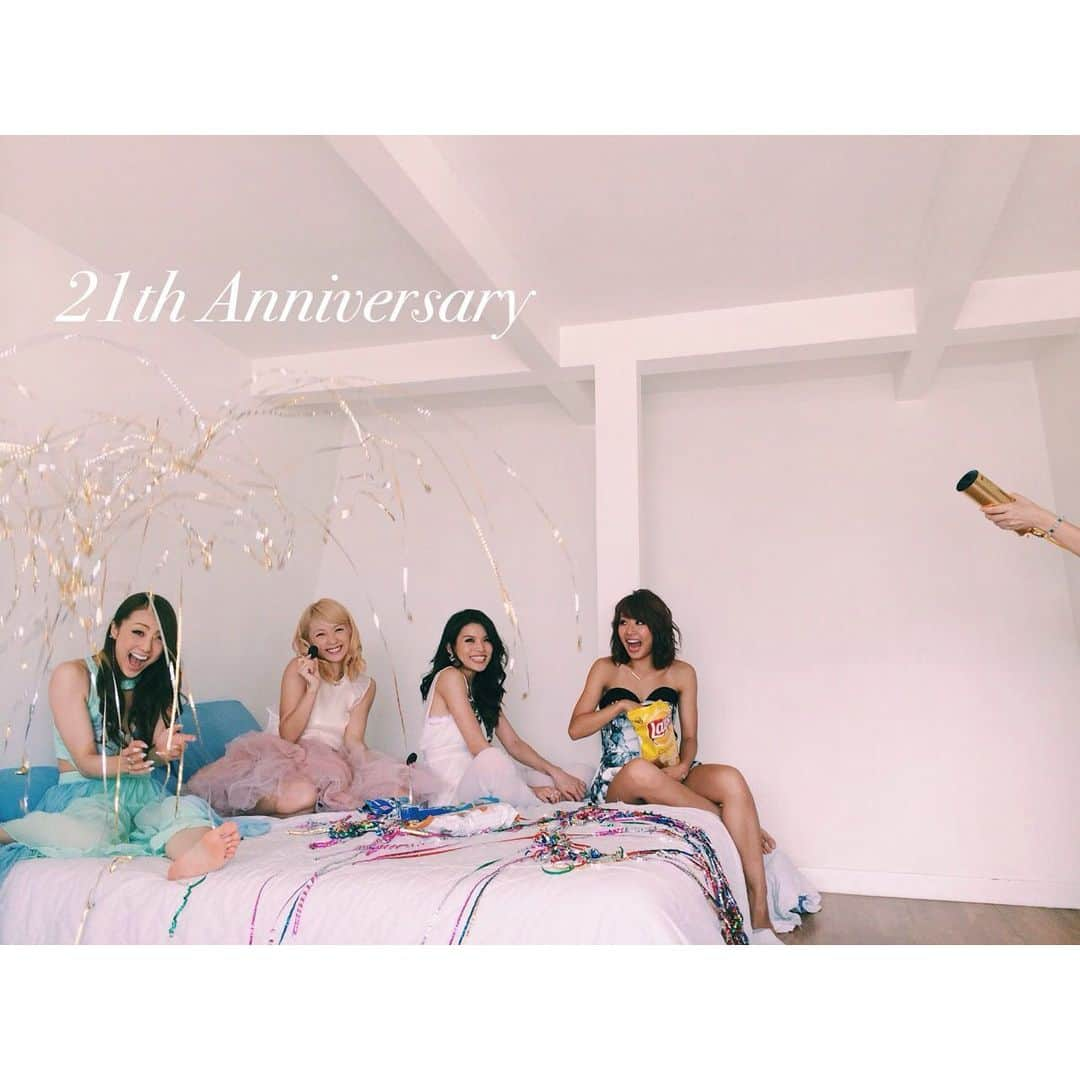 Shizukaさんのインスタグラム写真 - (ShizukaInstagram)「2023.07.07 21th Anniversary.  dreamと出会ってdreamになって 21年周年を迎えました。  唯一無二で変幻自在な私達を 優しく見守ってくださる皆さんと 今も変わらず繋がっているメンバーに 「心から」のありがとうを。 #dream #Dream #七夕🎋 #皆さんの夢や願いが叶いますように #懐かしい写真たち」7月7日 10時40分 - shizuka_dream06