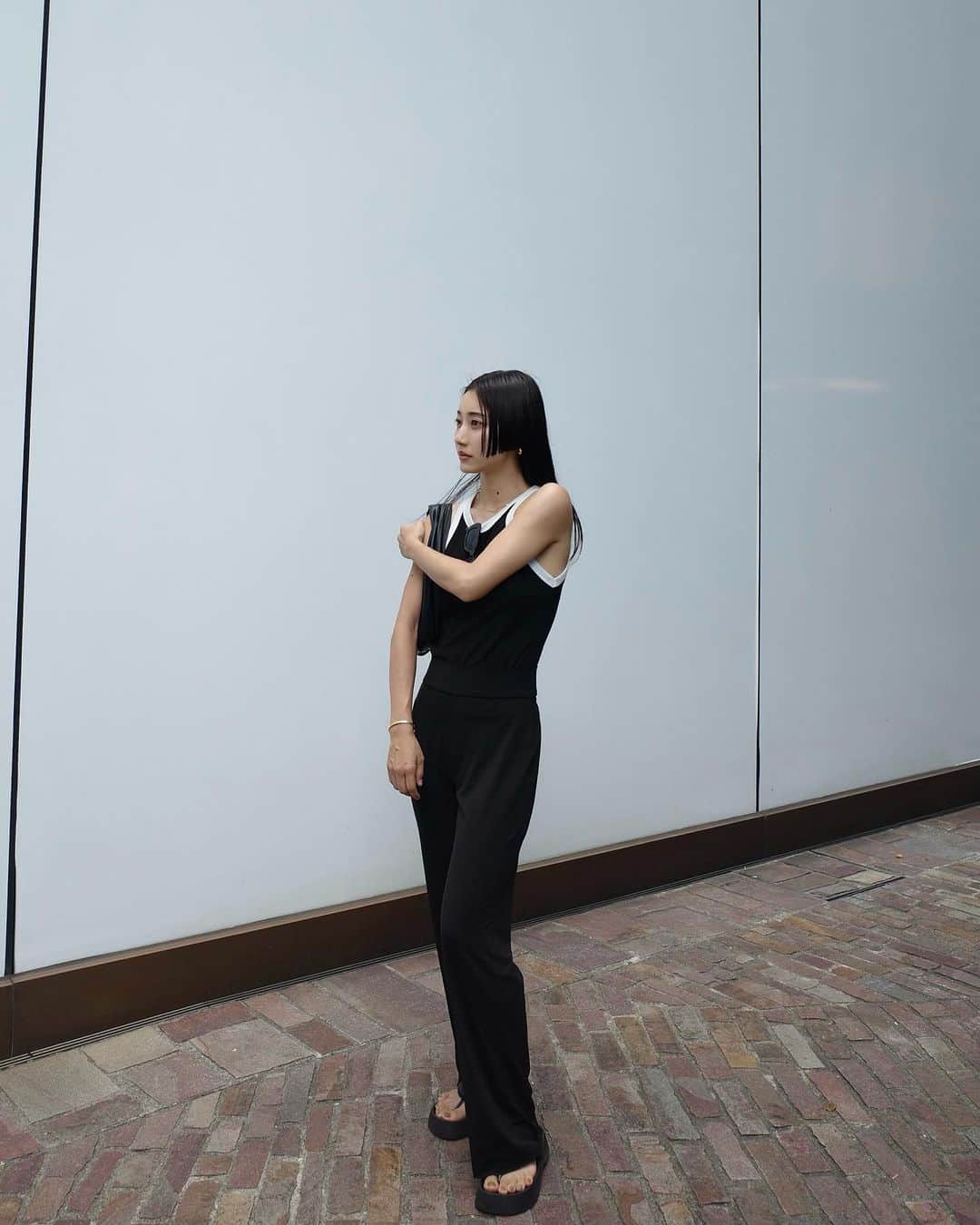 Icumi Oohamaのインスタグラム：「⚫️  最近黒か白だっ」