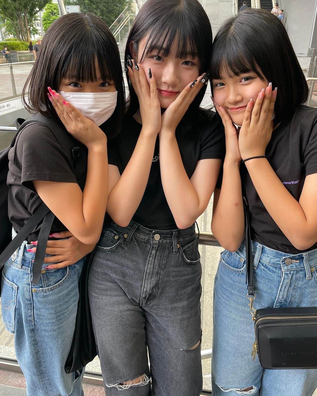 のインスタグラム：「いよいよ明日はイベント🍌  3人共めちゃくちゃ緊張してるけどとっても楽しみにしてるよ♡  今日は早く寝ないとね！  _ _ _ _ _ _ _ _ _ _ _ _ _ _ _ _ _   ◽️YouTube◽️ ろこまこあこチャンネル ▶︎月、水、金曜日　17時〜 ▶︎ショート　16時〜  ろこチャンネル ▶︎木曜日　17時〜  ライブ配信 ▶︎火曜日　17時半〜  ◽️TikTok◽️ ろこまこあこ ▶︎ atukiyo0311 ろこ（母管理）▶︎ rocoz.0517rma  ◽️Instagram◽️ ろこ（母管理）▶︎ @rocoroco0517 まこ（母管理）▶︎ @macomacomacorun  あこ（母管理）▶︎ @acoacoaconz  _ _ _ _ _ _ _ _ _ _ _ _ _ _ _ _ _ _  #kidsfashion#三姉妹#youtube#youtuber#ろこまこあこ#キッズコーデ#小学生コーデ#jc2#js6#twins#双子#コーデ#kids」