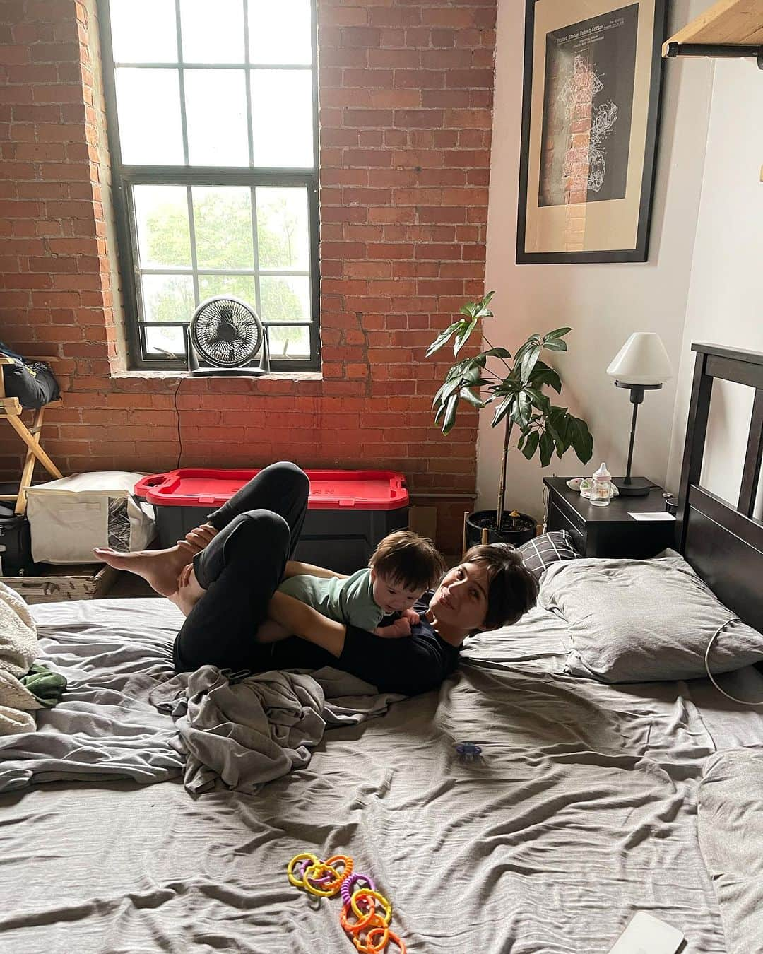 サンドバーグ直美のインスタグラム：「Loft life❤️  Not a bad spot for a mommy in training」