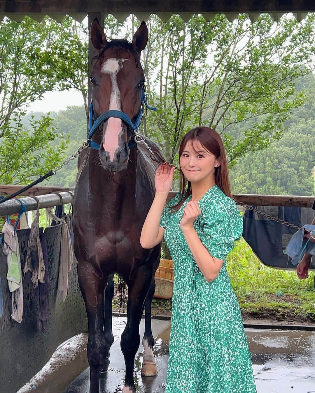 erinaのインスタグラム：「. . 来週行われるジャパンダートダービーで 南関無敗三冠馬を狙う#ミックファイア  の取材に同行させていただきました！  間近で見る競走馬はやっぱりかっこいい、そして可愛い😭😭😭❤️  ウマニティのサイトで前後半二回に分けて 取材の内容を公開していきます！URLはストーリーのリンクから🔗 . . . #ジャパンダートダービー #jdd #南関競馬 #大井競馬場 #地方競馬 #ウマニティ」