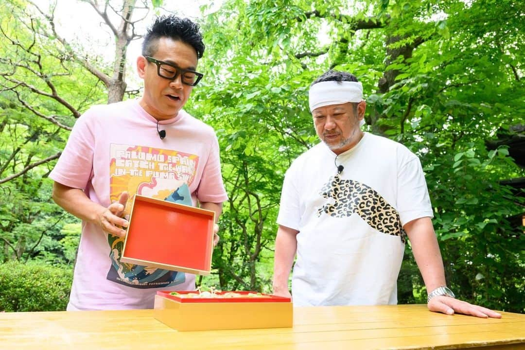 日本テレビ「満天☆青空レストラン」さんのインスタグラム写真 - (日本テレビ「満天☆青空レストラン」Instagram)「️ ⭐️ 今週の青空レストランは ゲストのケンドーコバヤシさんと 滋賀県長浜市から「ビワマス」をご紹介します🐟  大輔さんとケンコバさん ビワマスの餌やりに挑戦🎣 名人がすると簡単そうに見えましたが、、、 お二人は上手くできたのでしょうか⁉︎  そして！！ 今年もビールに合う「乾杯セット」が完成🍱✨ その全貌を大公開💓  お楽しみに😋  #満天青空レストラン #青空レストラン #青空 #青レス #満天 #宮川大輔 #大ちゃん #うまい　#レシピ #日テレ #日本テレビ #滋賀県　#長浜市　#滋賀県長浜市 #京都府　#京都市　#京都 #ロケ　#ビワマス　#乾杯セット #わらびの里 #ケンドーコバヤシ　#ケンコバ #サッポロ　#サッポロで乾杯」7月7日 11時46分 - aozora_official