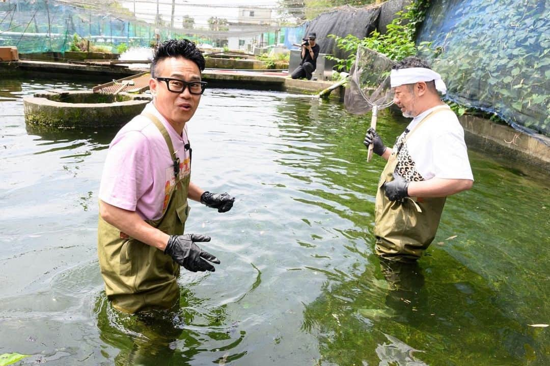 日本テレビ「満天☆青空レストラン」さんのインスタグラム写真 - (日本テレビ「満天☆青空レストラン」Instagram)「️ ⭐️ 今週の青空レストランは ゲストのケンドーコバヤシさんと 滋賀県長浜市から「ビワマス」をご紹介します🐟  大輔さんとケンコバさん ビワマスの餌やりに挑戦🎣 名人がすると簡単そうに見えましたが、、、 お二人は上手くできたのでしょうか⁉︎  そして！！ 今年もビールに合う「乾杯セット」が完成🍱✨ その全貌を大公開💓  お楽しみに😋  #満天青空レストラン #青空レストラン #青空 #青レス #満天 #宮川大輔 #大ちゃん #うまい　#レシピ #日テレ #日本テレビ #滋賀県　#長浜市　#滋賀県長浜市 #京都府　#京都市　#京都 #ロケ　#ビワマス　#乾杯セット #わらびの里 #ケンドーコバヤシ　#ケンコバ #サッポロ　#サッポロで乾杯」7月7日 11時46分 - aozora_official