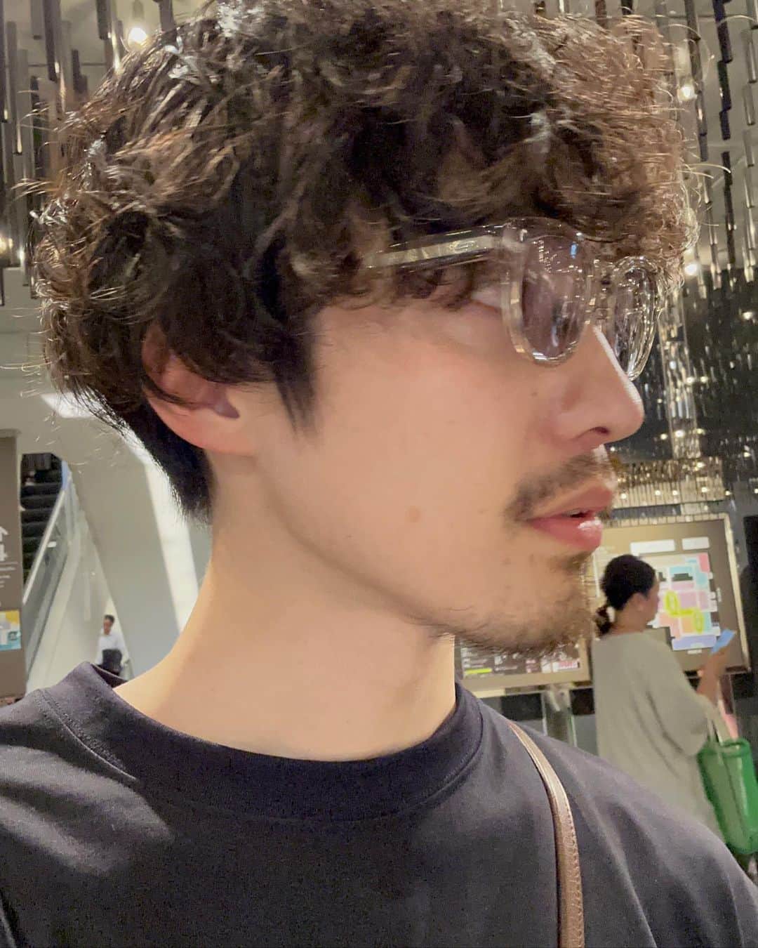 のインスタグラム：「new eyewear  @yuichi_toyama_official  ライトグレーのクリアフレームに丸みのあるシェイプがgood  伊勢丹のPOPUPにて♪」