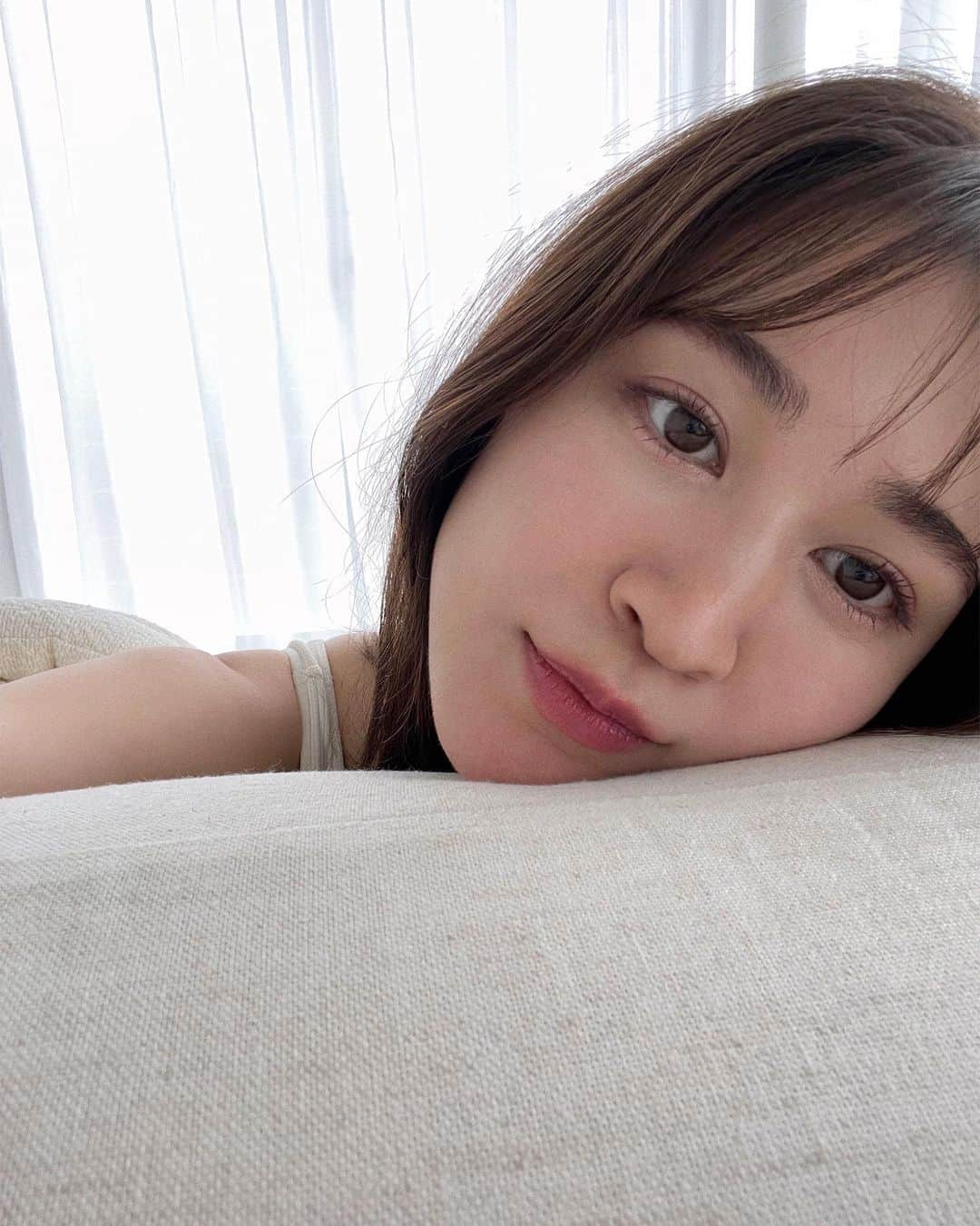 後藤夕貴のインスタグラム：「🛋️🦭💭  暑くて溶けてしまいそうだ〜」