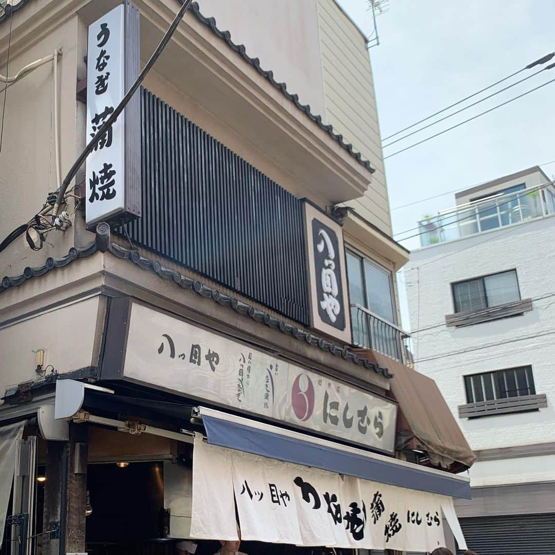 くろさんのインスタグラム写真 - (くろInstagram)「八つ目や にしむら➰  本日の有給休暇満喫ランチ🍺  やっぱココの鰻は旨しですな😋  10:35に到着したら8人目でした。 11時オープン前には軽く20人以上の並びがw で、お店出たら更に行列伸びてましたww ちなみに、7/13〜8/31まではtakeoutのみだそうです。  #鰻重定食上 #鰻重上 #鰻重 #八つ目やにしむら #八つ目やにしむら目黒店 #八つ目や #不動前グルメ #不動前ランチ #目黒ランチ #目黒グルメ #鰻重ランチ #くろ呑み喰い」7月7日 12時18分 - m6bmw