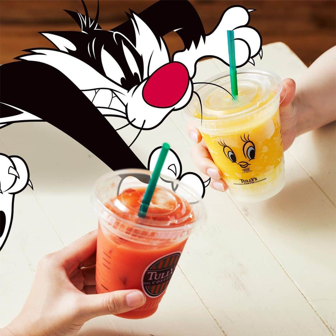 タリーズコーヒーさんのインスタグラム写真 - (タリーズコーヒーInstagram)「「LOONEY TUNES  バナナフルーツミックス＆ ヨーグルトスワークル®（FROZEN)」でひんやり乾杯🥂していたら・・・？！😻 ⁡  @looneytunes_jp   #ルーニーテューンズxタリーズ ⁡ #みたねこたん  #トゥイーティードリンク  #トゥイーティー  #シルベスター #タリーズ  #トゥイーティーxタリーズ」7月7日 12時21分 - tullyscoffeejapan