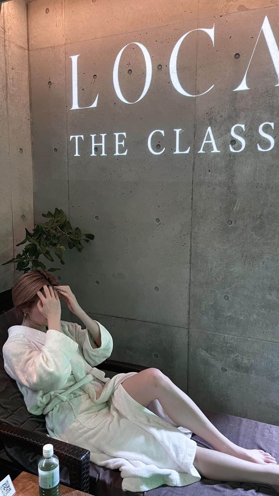 SARAのインスタグラム：「🌿LOCA THE CLASS🌿 麻布十番にある完全招待制、会員制のプライベートサウナで RIONAと朝サ活🧖‍♀️ 広い個室に充実したアメニティ✨ 温度高めのマグマ式サウナに水風呂、外気浴スペースも 最高だったぁ🥹❤️‍🔥❤️‍🔥 ここは絶対また来たい☺️🫶  #sauna #locatheclass」