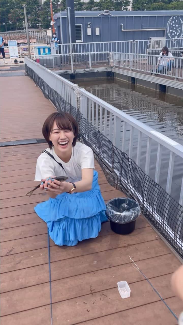 邑菜のインスタグラム：「八景島に行ってきたよ🐠 ･ ･ 小さい時からマジで大好きすぎて何回も言ってるんだけど釣りやったの初めてだった✨ 遊べる水族館すぎて大好き本当に💞 ※ただの私のはしゃいでる動画です。  #夏デート #デートスポット #八景島シーパラダイス #映えスポット」