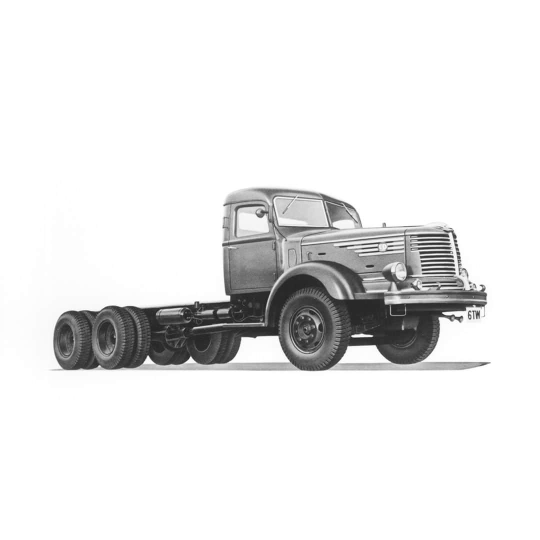 ＵＤトラックスさんのインスタグラム写真 - (ＵＤトラックスInstagram)「ＵＤトラックス クラシック車両図鑑 Vehicles from our proud past -------------------------------------- 6TW10（車両型式/Model） 1957（製作年/Year） 10.5t（最大積載量/Payload Capacity） 19.725t（車両総重量/Weight） 6×4（軸タイヤ配列/Axle Configuration） UD6（エンジン/Engine） 230ps（最高出力/Horsepower） 90km/h（最高速度/Max speed）  #udtrucks #udトラックス #classic #旧車 #trucks #トラック」7月7日 18時09分 - udtrucksjp