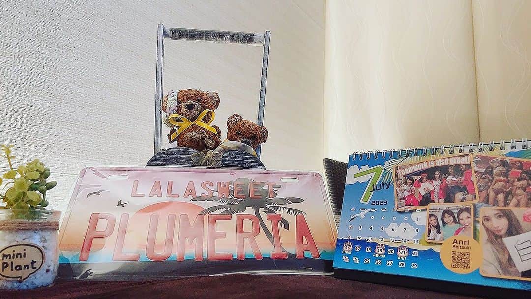 岩田亜矢那のインスタグラム：「今日は七夕🎋  そしてPlumeriaは 9日で3周年🥳🧬🎉  15日はPlumeriaイベント💕  サロンは年中無休です♡ 夏季休暇や夏休みに❤️ ぜひお立ち寄りください︎︎︎·͜·ᕷ  おまちしてますー♡  ☆プルメリアメニュー☆  🌸  ドライヘッドスパ  ドライヘッド30分 ￥5,940  ドライヘッド45分 ￥7,700  🌸  ホットストーンマッサージ ホットストーン30分 ￥7,150 ホットストーン45分 ￥8,250  🌸  小顔矯正 (リフトアップ) 小顔 30分 ￥4,400 小顔 45分 ￥6,600 小顔 60分 ￥ 8,800  🌸  夢見ここち  50分 ￥11,000  🌸  ネトラバスティ(眼の温泉)  ￥5,500  🌸  美肌トリートメント  美肌 45分 ￥8,030 美肌45分+夢見ここち ￥ 19,030 美肌 45分+ドライヘッド30 ￥13,970 美肌45分+ドライヘッドのみ (延長15分) ￥10,010  🌸 オプション ネイルケア ￥1,980 フェイスパック ¥ 1,980 アイパック ¥ 1,980 ハンドマッサージ ¥ 1,980 延長１５分 ¥ 1,980  ホットストーン追加 ¥ 1,100 ヘッドスパジェル追加 ¥ 1,100 プルメリアオイルへ変更 ¥ 1,100  ※オプションのみの施術はできません  プルメリアご予約は ☆当サロン、インスタのメッセージ @plumeria_lalasweet ☆Google ☆みなと温泉蓮へ電話にてプルメリア予約 （スタッフへの個別メッセージはご遠慮ください）  �Plumeria  神戸みなと温泉 蓮 Plumeria 〒650-0041 兵庫県神戸市中央区新港町１−１ 0783817000  #KOBE #KOBEMINATOONSENREN #PORTOFKOBE#fyp#siteseen #神戸みなと温泉#神戸日帰り温泉#関西温泉 #兵庫温泉#みなと温泉蓮#神戸温泉#神戸市 #神戸ホテル#神戸ヘッドスパ#神戸スパ #神戸旅行#神戸おすすめ#おすすめにのりたい#神戸デート #ラスイート#lalasweet#ララスイート #atoa#アトア#coolbeauty#headspa#プルメリア#고베관광#고베당일치기#고베온천」