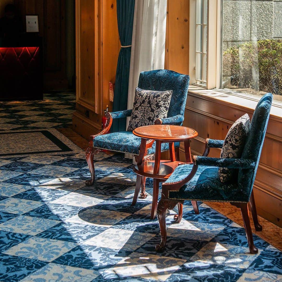 The Ritz-Carlton, Osakaさんのインスタグラム写真 - (The Ritz-Carlton, OsakaInstagram)「ザ・リッツ・カールトン大阪の館内には、随所に絵画や調度品が飾られています。18世紀の英国貴族の暮らしに思いを馳せる、そんな優雅な時間をお楽しみください。  Immerse yourself in the elegance of an 18th century Georgian-style mansion.   #ritzcarlton #ritzcarltonosaka #theritzcarltonosaka  #osaka  #luxuryhotel  #hotel #traveljapan  #Osaka travel #osakahotel」7月7日 12時55分 - ritzcarlton.osaka