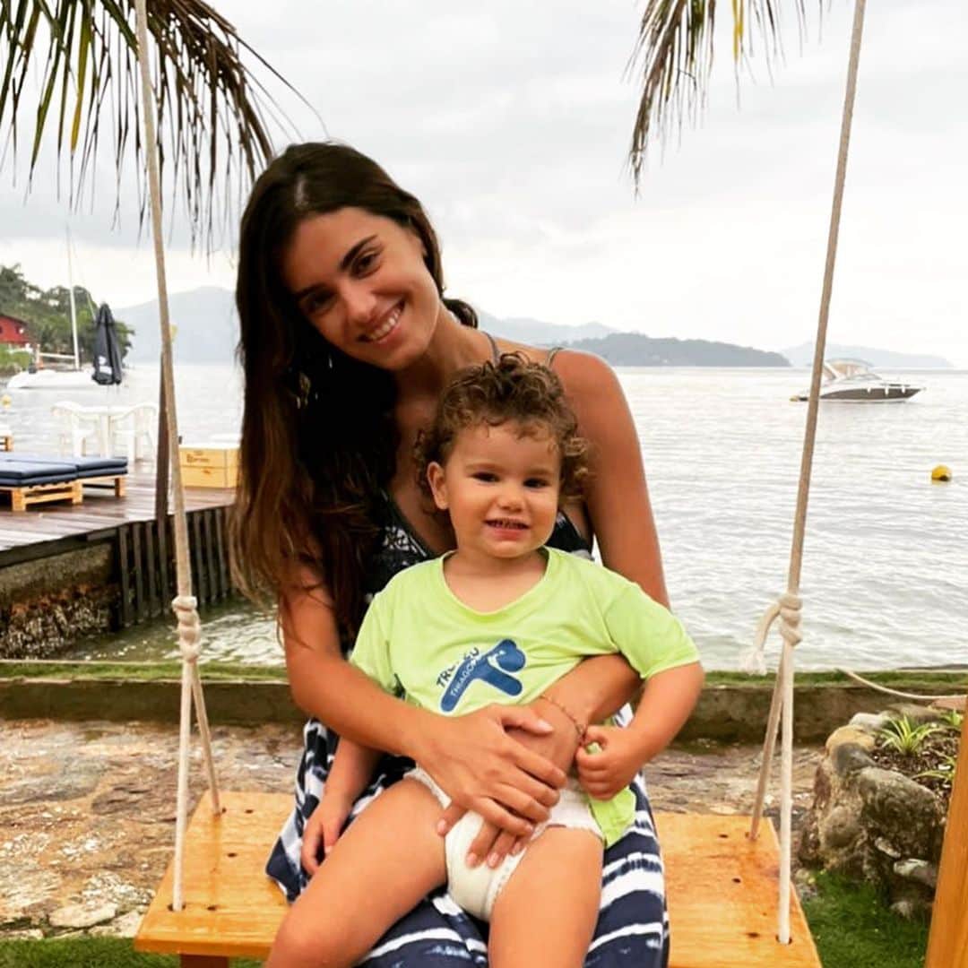 のインスタグラム：「Hojeeee, que dia especial, 07/07, dia de comemorar mais um aniversário, de como diz meu querido (Fausto Silva) a Santa Gabriela! Hahahhahahahah parabéns princesa, aproveita seu dia, tudo de melhor sempre, obrigado pelo melhor presente da vida, e que continuemos, com esse nosso jeito; responsabilidade, Maluquice, curtição, baladas , amizades, Pais, esposa, música bagunça! Pq A Gente é Isso né?!?!! #agei #agenteEisso @gabipauletti TE AMO」