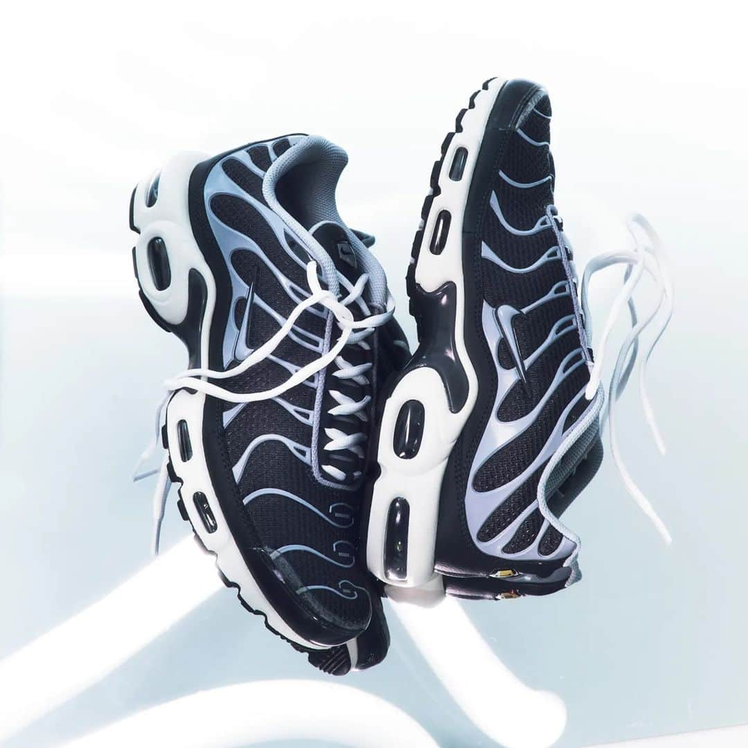 smartさんのインスタグラム写真 - (smartInstagram)「NIKE SPORTSWEARの推しモデルは、AIR MAX PLUS。足元から煌めく独特なケージングが圧倒的な存在感を放つ。  ▶詳細は発売中の #smart8月号 「次来る！スニーカー30モデル」特集にて。  #nike #nikesportswear #airmaxplus #スニーカー #ナイキスニーカー #smartmagazine」7月7日 12時59分 - smart_tkj