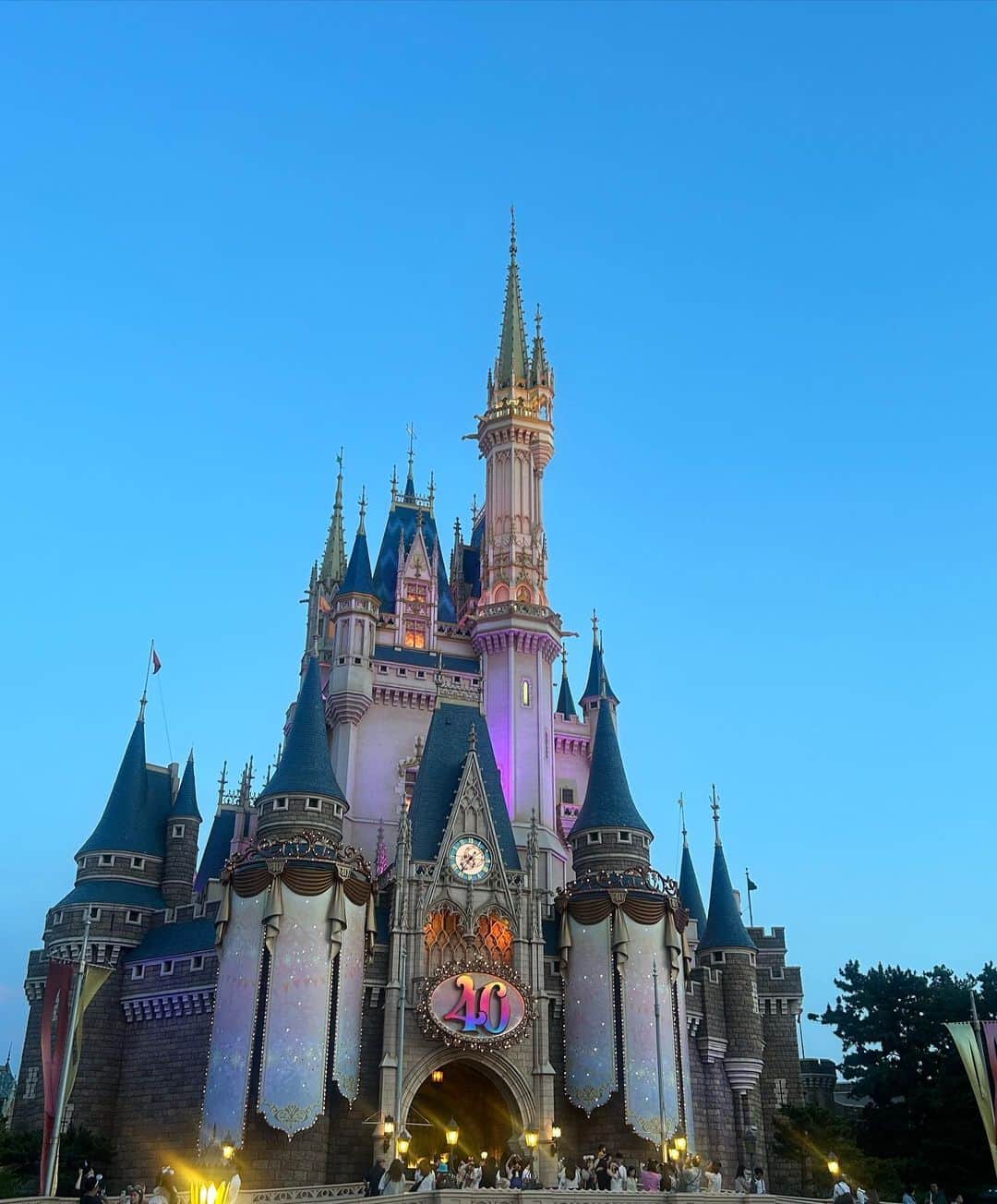 長谷川ジェニファーミラのインスタグラム：「Bday Disney🎂🐰❤️🎡 Thank you for all the wishes！！」