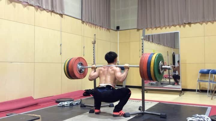 近内三孝のインスタグラム：「Back Squat 220kg  #weightlifthing #squat #power」