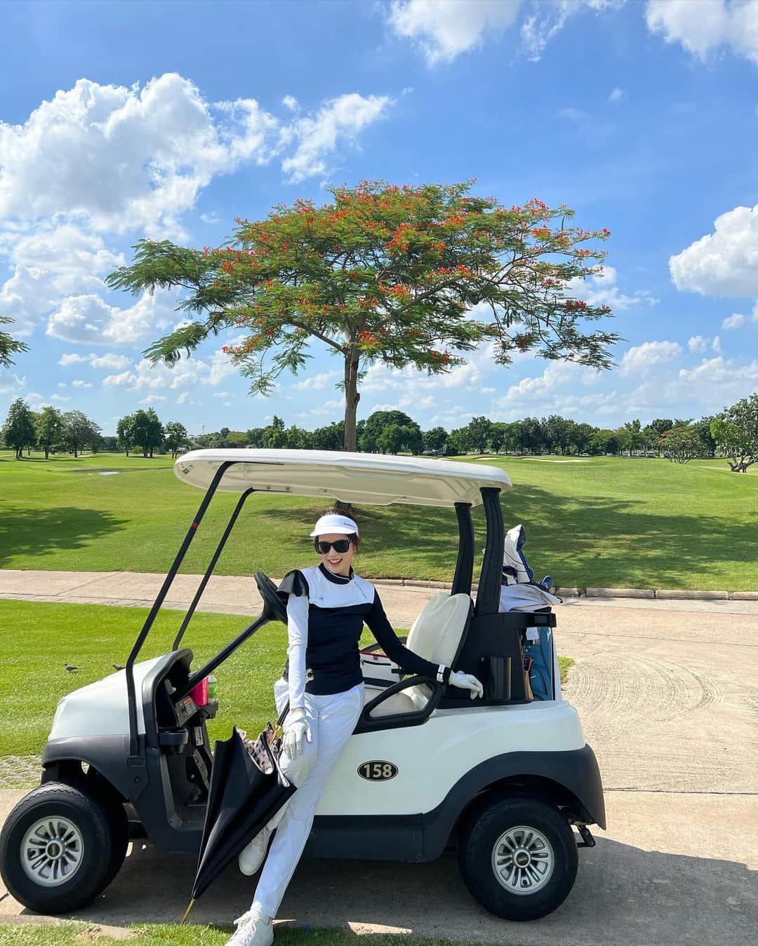 フォン＝サナンタチャット タナパットピサーンのインスタグラム：「Matching with golf cart ⛳️🏌🏻‍♀️」