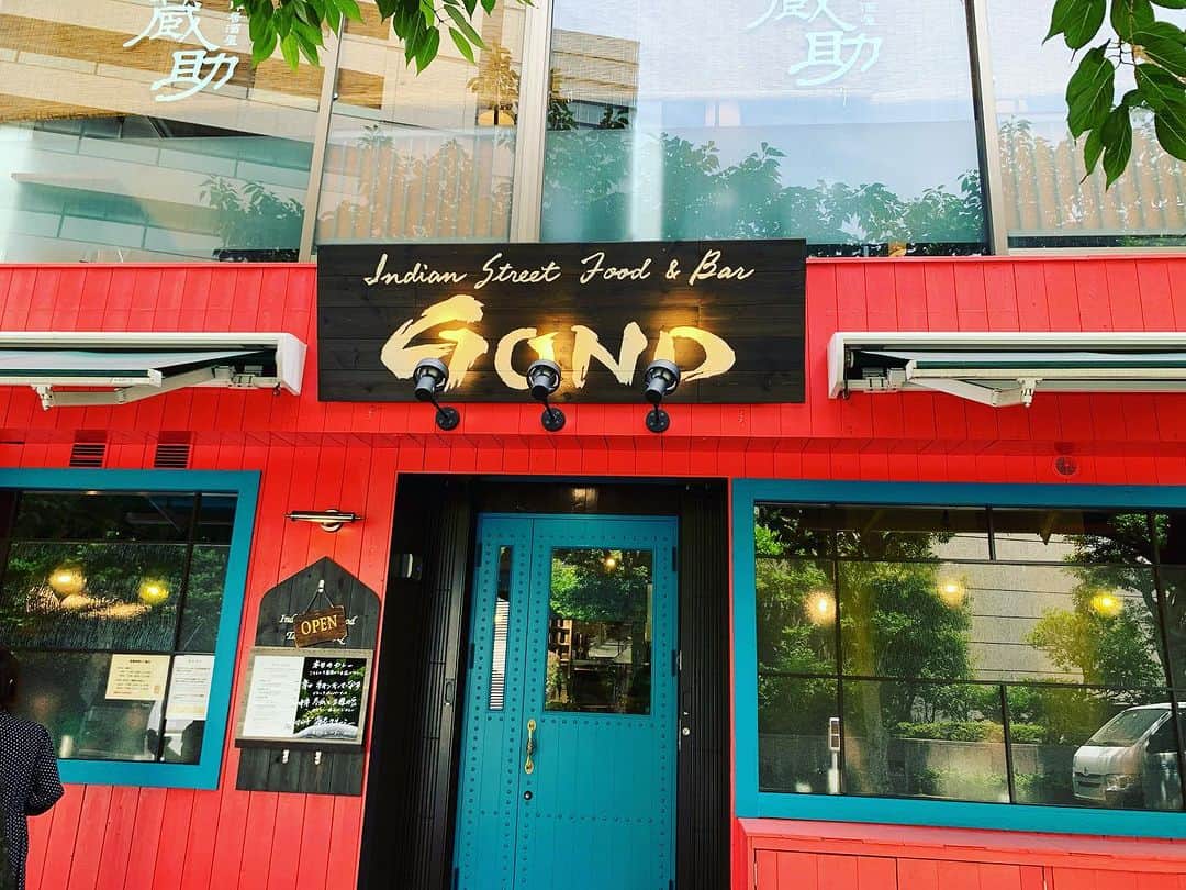 黒沢薫さんのインスタグラム写真 - (黒沢薫Instagram)「名店　#ダバインディア からの新店舗　#GONDO へ。どのカレーもダバの遺伝子がしっかり。美味い。夜はスパイス飲みが出来るらしい。また行かねば。#swipe #lunch #curry #yum #spicy #happy #instafood #カレーグラム #ハードコアカレーシンガー」7月7日 13時50分 - kaorukurosawa_lovelife