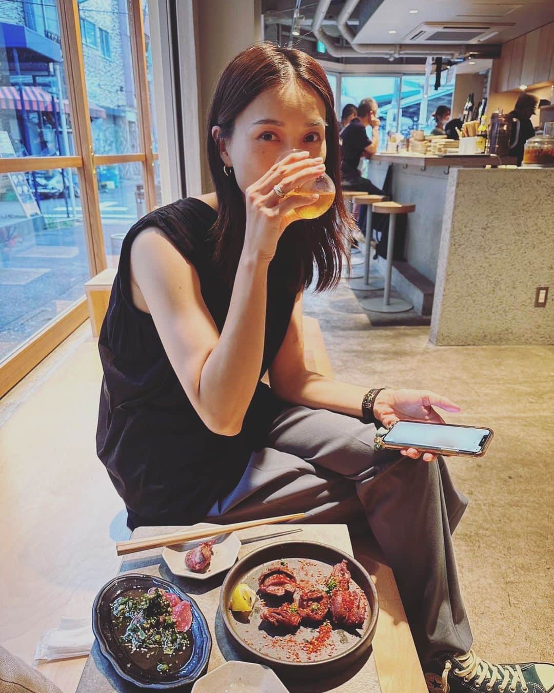 小濱なつきのインスタグラム：「ビールが美味しい季節になりました🍺  最高じゃん🍖  #夏 #ビール #つまみ」