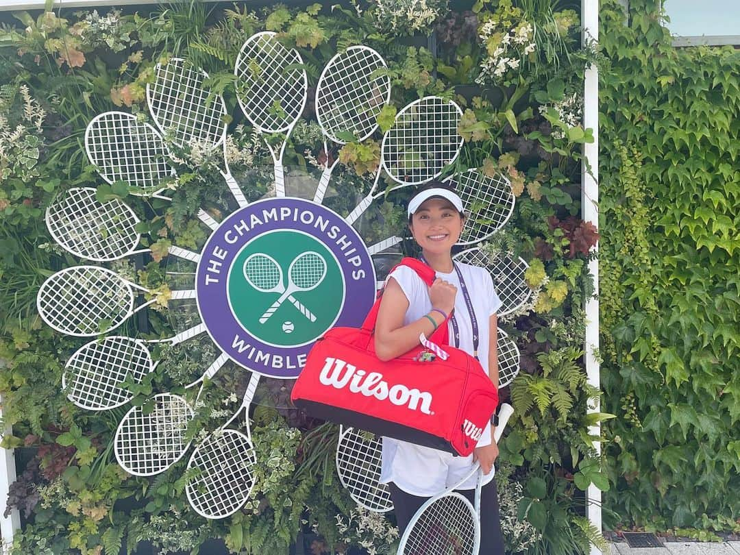 西口真央のインスタグラム：「💚🌱Wimbledon 2023💐🎾💜  #wimbledon #wimbledon2023 #tennis #ウィンブルドン #Wilson #Wilsontennis #ウイルソン #WShift #新時代へシフトする  #ellesse #ellessejapan #TennisWear #ActiveWear #エレッセ #テニス #テニスウェア」