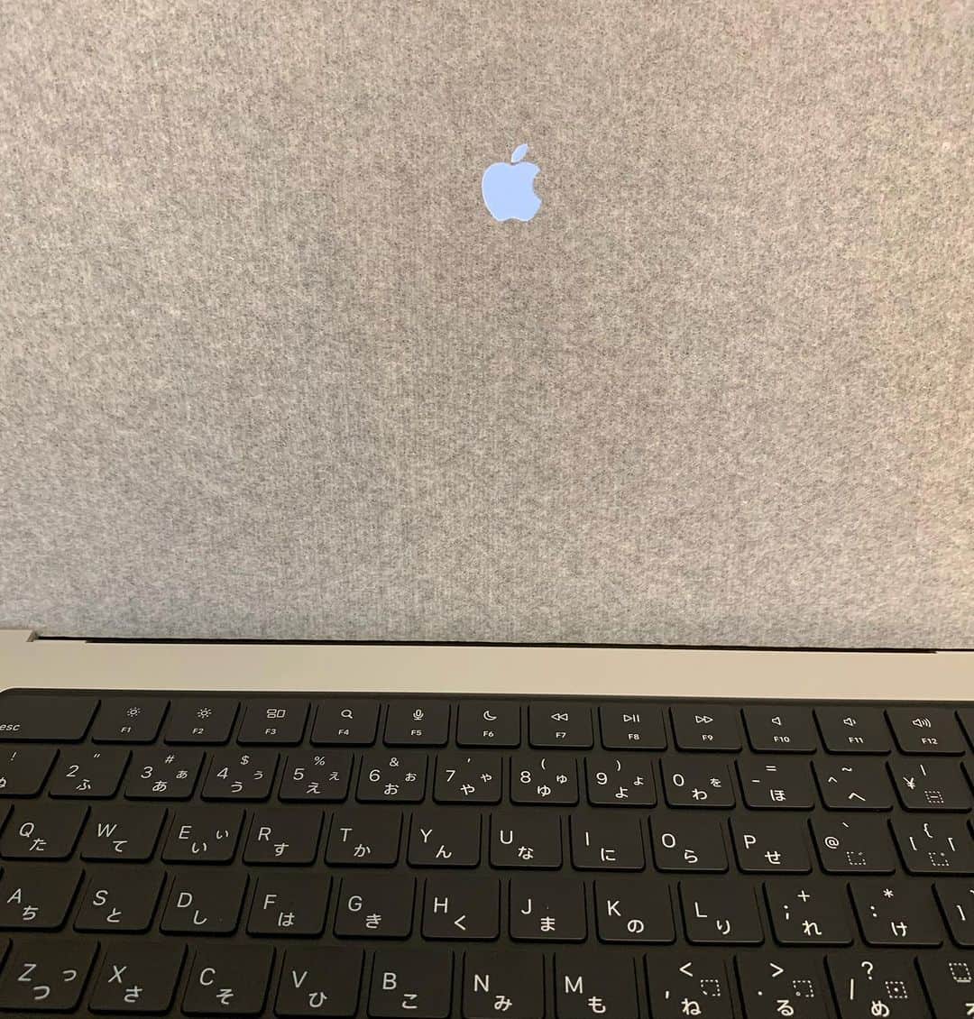 TGMX aka SYUTA-LOW TAGAMIのインスタグラム：「新しいMacBookPro 🎈色々産み出したい🎊　大切にします、長生きしてくださいね👍」