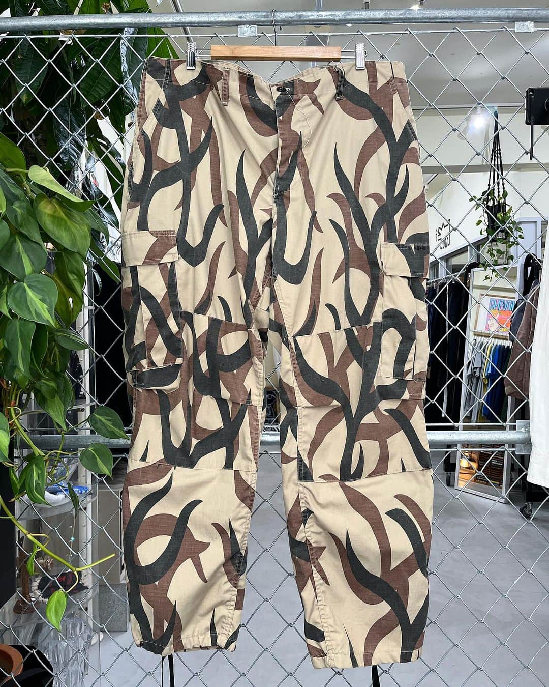 のインスタグラム：「OPEN UNTIL 7:00PM . 80-90's USA製 TRIBAL camouflage CARGO pants . #お問い合わせはお電話で承ります #jammru #osaka  #fashion  #streetstyle  #streetfashion  #vtg  #vintage  #used  #usedclothing  #古着 #古着屋 #ファッション #70s #80s #90s」