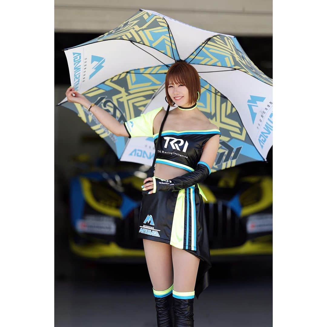 清原怜奈のインスタグラム：「今日から私はSUGO入りです🥳  明日明後日は🏆  ＥＮＥＯＳ スーパー耐久シリーズ2023 Supported by BRIDGESTONE 第3戦 SUGOスーパー耐久3時間レース  ST-Ｘクラス 23号車 TKRI松永建設AMG GT3  🏅ドライバー🏁🏎✨  @daisuke.matsunaga  🎖DAISUKE選手 @yuya_motojima  🎖元嶋佑弥選手 @yuhkinakayama  🎖中山友貴選手  チームは表彰台を目指しております！ 舞台は仙台SUGO🏆🥇✨  優勝目指して頑張ります❤️チームの応援宜しくお願い致します😆  大好きなチームの皆様に会えるのが嬉し過ぎて幸せすぎます🥳🏁  #スーパー耐久  #スーパー耐久2023  #SUGO #レースクイーン #清原れな #きよれな #松永建設 #TKRI #メルセデスベンツ  #mercedesbenz  #amggt3  #片岡龍也 監督 #ショートボブ #ショートカット  #ショート女子」