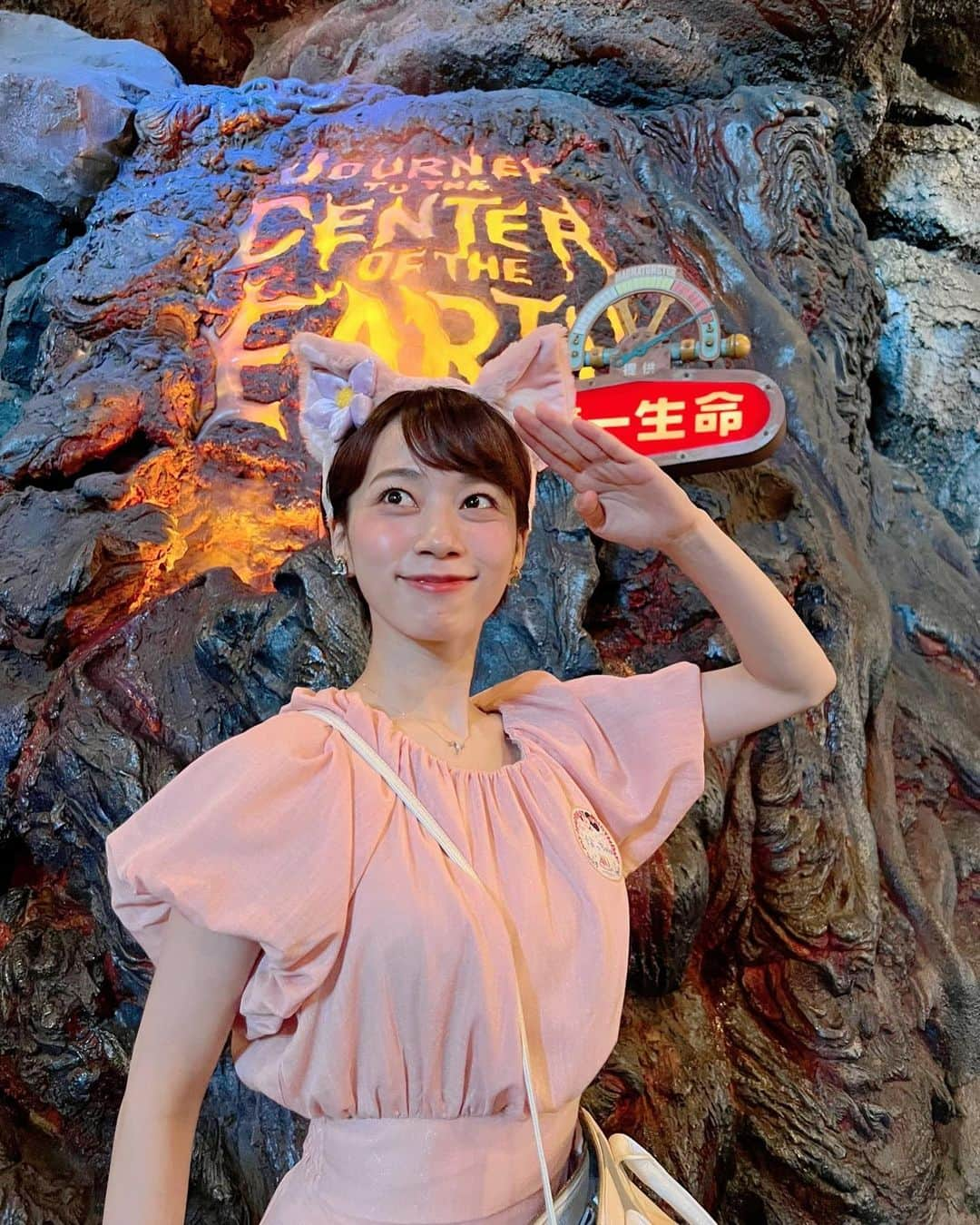 真彩希帆さんのインスタグラム写真 - (真彩希帆Instagram)「みなさま、こんにちは☺️☀️  七夕 のこの日🎋🌟  私事ですが おかげさまで元気に楽しく！！ また一つ歳を重ねることができました🐣🫧  生きていることに心から感謝し、 さまざまな形でいただく愛を  身体いっぱい心いーっぱいに感じ、 それをしっかりと受け止め  愛情を下さる方に、真心込めて向き合うことは変わらずに😌🧡  朗らかに明るく、日々を大切に過ごしたいと思います！  いつも本当にありがとうございます❤️  お祝いメッセージも沢山！ ありがとうございます🥹💌  「人生は素晴らしき冒険旅行」 まだ見ぬ世界へ行くぞ✈️！！  #心から愛を込めて #真彩希帆 #🕊️  ディズニーシーに前日バースデーで行ってきました☺️笑 笑顔でいるのが一番だ！！！🧡 楽しかった〜🎂🌟」7月7日 15時00分 - maayakiho