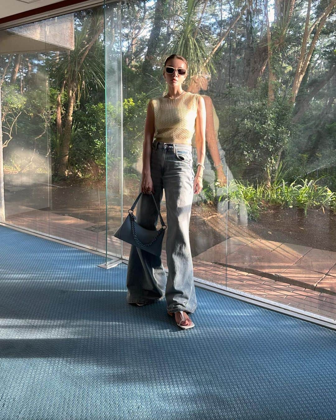 難波サキのインスタグラム：「-𝐈𝐭 𝐟𝐞𝐞𝐥𝐬 𝐥𝐢𝐤𝐞 𝐬𝐮𝐦𝐦𝐞𝐫🌴🍃  このデニムお気に入りで履きまくり✌🏼 topsも好きなイエローシースルーで一目惚れ‼︎  Shoesはめちゃくちゃ可愛いサンダルおNEW🫶🏻  bagはなにげ載せてないだけでヘビロテ‼︎  サンダルがおかわすぎるから後で UPするね🙃  𝚝𝚘𝚙𝚜/𝚍𝚎𝚗𝚒𝚖/ @zara  𝚂𝚑𝚘𝚎𝚜/ @alm._official  𝚋𝚊𝚐/ @xnihilo_official @xnihilo.jp   #デニムコーデ#summervibes  #summerstyle #zaraコーデ  #xnihilo_official #xnihilo  #almofficial #almshoes」