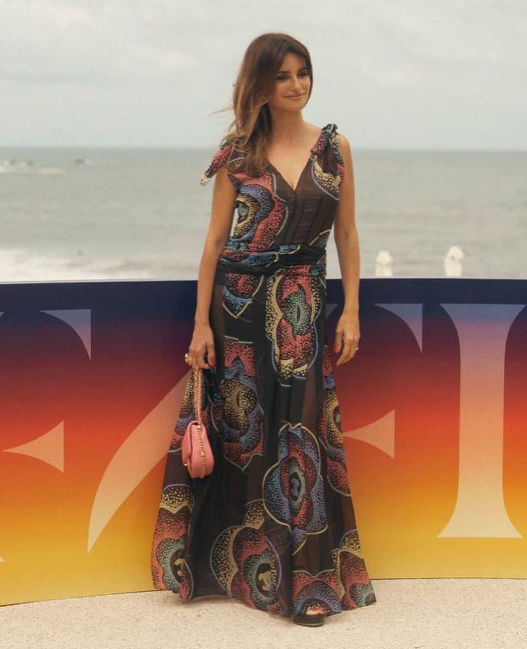 ペネロペ・クルスさんのインスタグラム写真 - (ペネロペ・クルスInstagram)「Last week at the @festivalnouvellesvagues #biarritz presenting our film #enlosmárgenes 🎥 Now playing in France! Thank you @chanelofficial 🤍」7月7日 15時24分 - penelopecruzoficial