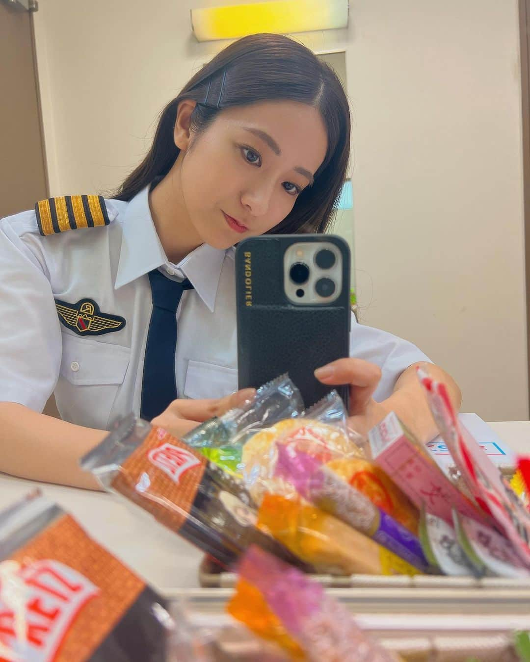 田村真子さんのインスタグラム写真 - (田村真子Instagram)「今週まで月曜深夜にレギュラー放送しておりました、かまいたちさんの番組「形から入ってみた」がなんと本日金曜夜10時〜1時間SPです✨ 毎回番組演出の先輩が私の衣装を考えてくださっていたので、今までのものをまとめました笑 さぁ、本日放送分も特別な衣装を用意してもらいました🤣 今回は大谷女子⚾️の形から入ります。 前回分もTVerでぜひご覧ください🙏」7月7日 15時59分 - tamura_mako_