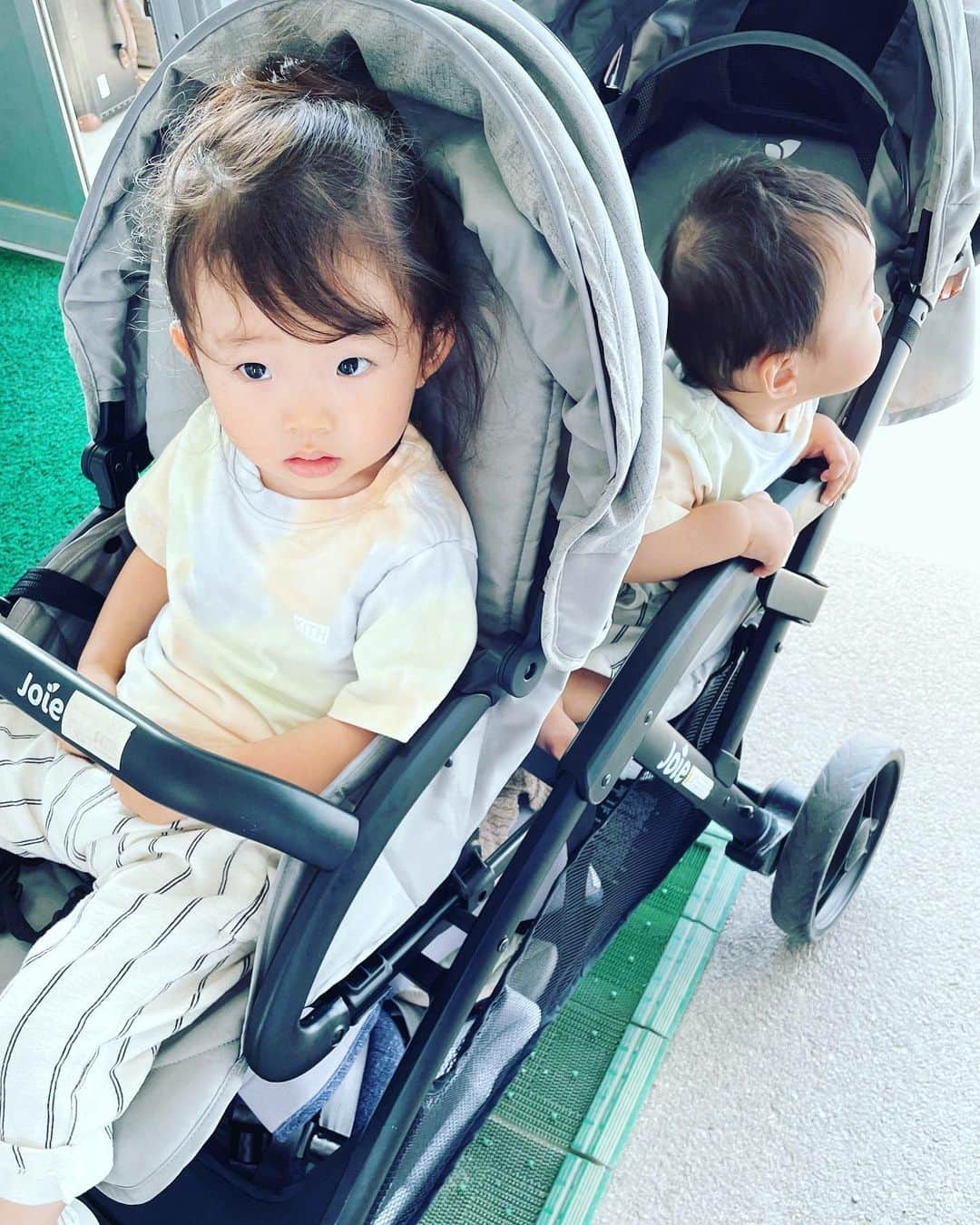 阪井あゆみさんのインスタグラム写真 - (阪井あゆみInstagram)「少し早めの夏旅行に👨‍👩‍👦‍👦初めての石垣島です。川平湾のグラスボートからウミガメが見れました🐢🫶🏻動画には撮れませんでしたが凄く珍しく幸運だったと船長さん！ ゆっくりのんびり旅をテーマに掲げて…家族みんなで楽しみたいと思います☺️  #夏休み#石垣島#沖縄」7月7日 16時01分 - ayumisakai0121