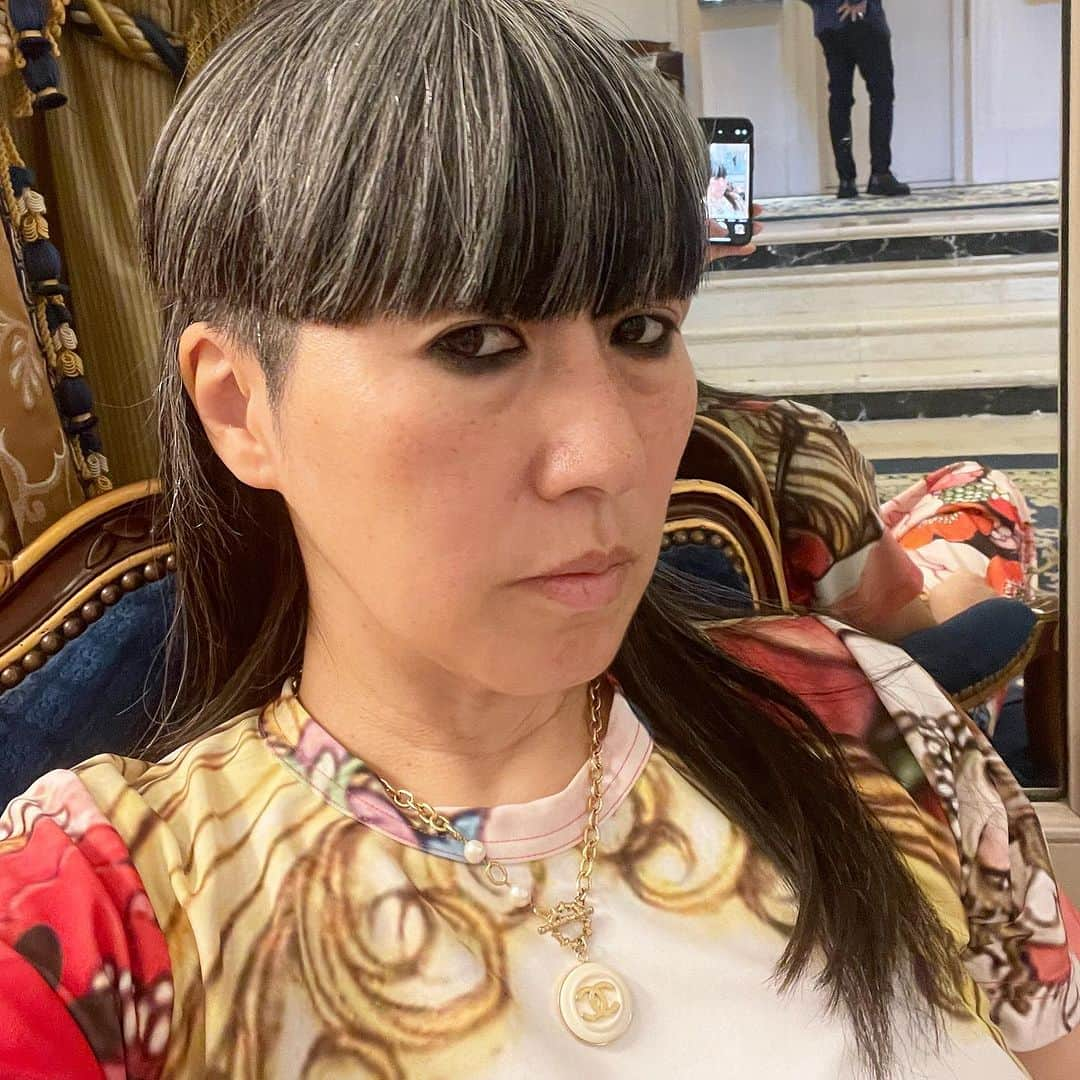 大森美希のインスタグラム：「Rendez-vous with my friend from Tokyo  ステュディオ・ベルソー時代の友人が東京から来ているので待ち合わせ  #paris #ritzparis #fashion #commedesgarçons #ootd #commedesgarcons #selfie   #パリ #パリ散歩 #パリところどころ #パリ生活 #パリの日常 #コムデギャルソン #ファッション #モード #今日のコーデ」