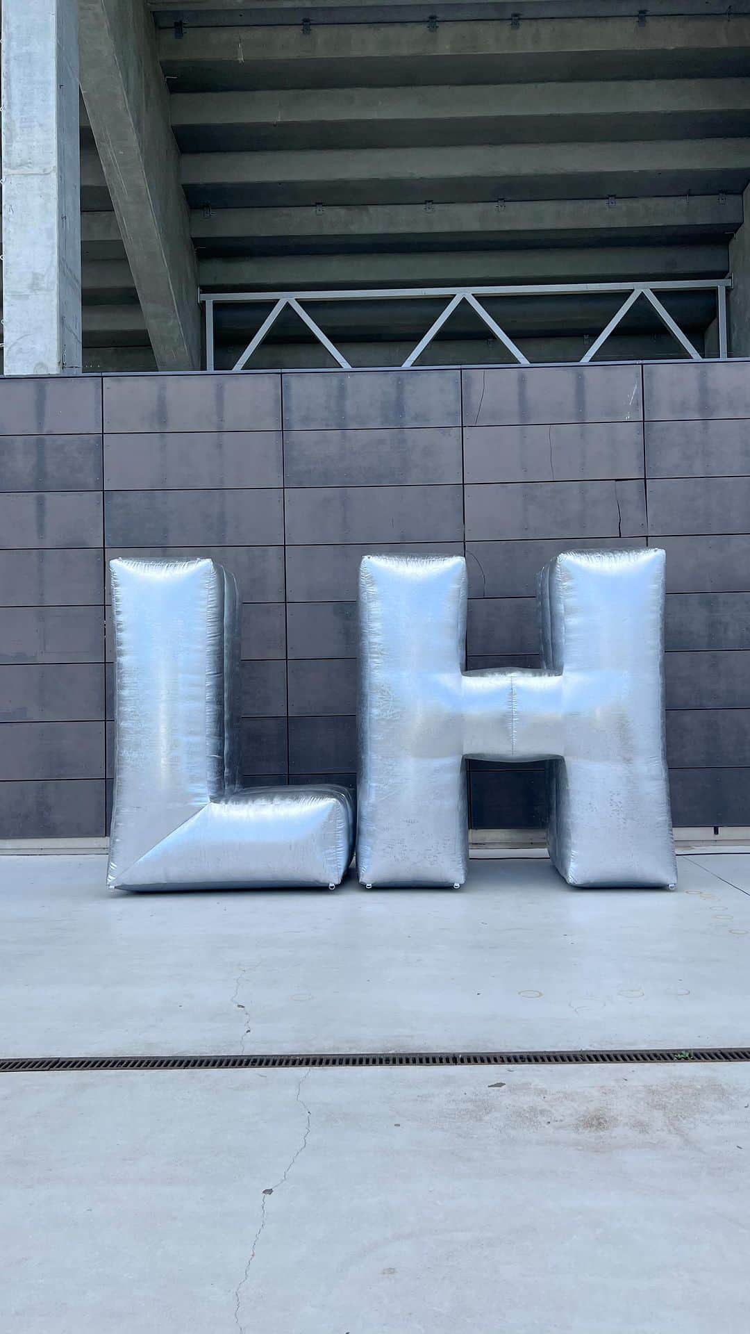 LOCAL HEROESのインスタグラム：「TODAY is THE DAY! 🪩 LH x @clout_festival 🪩 wpadajcie dzisiaj na open day FOR FREE! Stadion Legii - Warszawa 🚩 widzimy się na strefie LOCAL HEROES!」