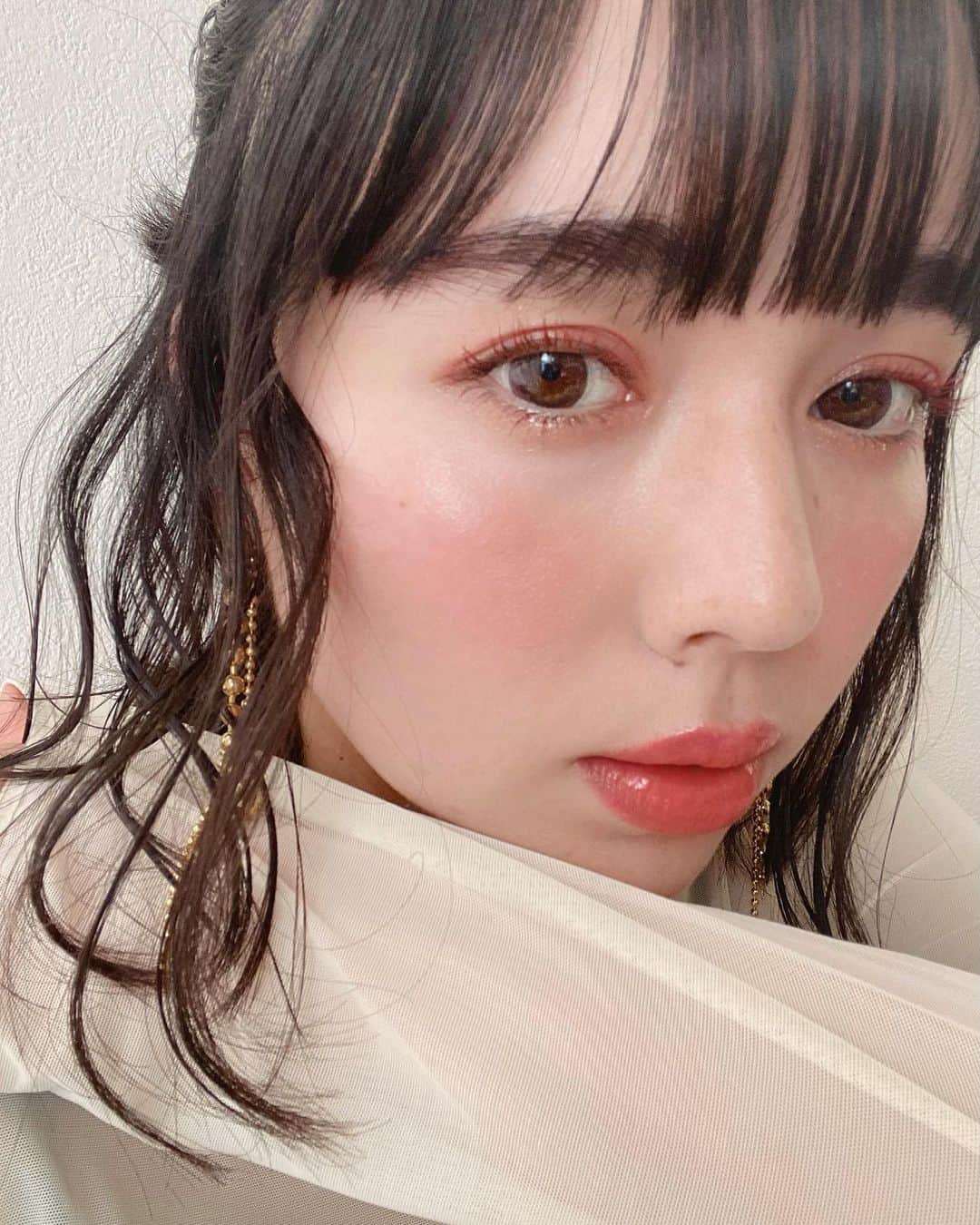 クレイトン愛さんのインスタグラム写真 - (クレイトン愛Instagram)「PR @vintorte ミネラルクリーミィチーク&ルージュのシーシェルピンク ・ 久しぶりにガーリーなピンクメイクの日🍒🍒 グリッターシャドウとクリームチークで、つやっ♡うるっ♡なメイクに☺️ ・ ・ チークとリップはRAXYとのコラボBOXでもセレクトさせていただいた、 @vintorte ミネラルクリーミィチーク&ルージュのシーシェルピンクで仕上げました💕 (写真では、リップは上から透明のグロスを重ねてボリューム感をプラスしてます🫶) ・ ホホバやマカダミアナッツオイルなどの植物オイルも配合されているから、見た目だけじゃなくて内側からハリがでる感じもお気に入りポイント😊💕 ・ 皆さんの使った感想なども、 良ければ教えてください🤭🌻 ・ ・ ・ #あいメイク #メイク #コスメ #ビューティー #ミネラルコスメ #ファンデーション  #夏メイク #カラーメイク #ピンクメイク #石鹸オフメイク #石鹸オフコスメ #makeup #cosmetics #beauty #fashion #photo」7月7日 16時25分 - clayton_ai